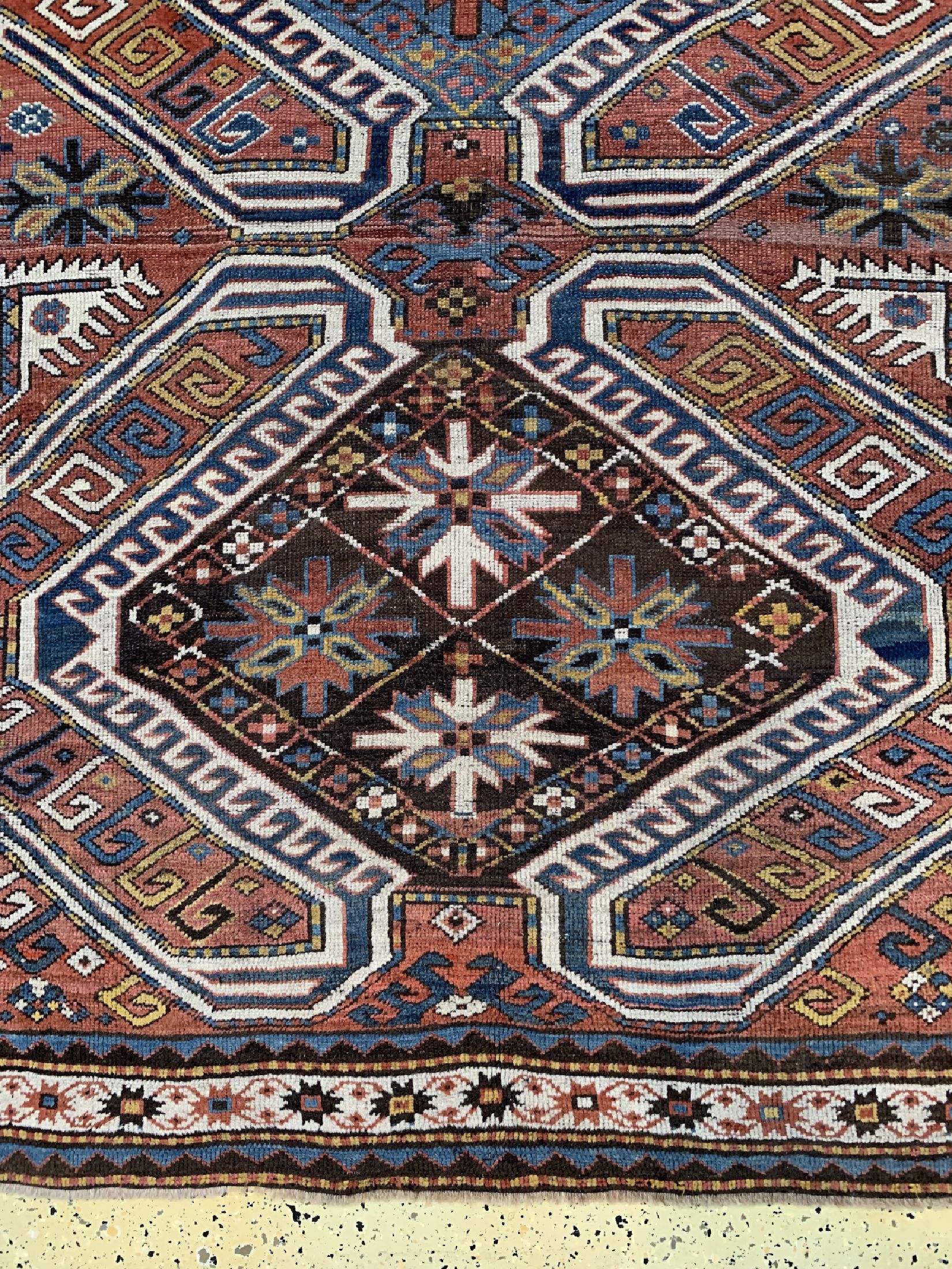 Detail a: Lenkoran antik, Kaukasus, 19.Jhd, Wolle aufWolle, ca. 205 x 155 cm, EHZ: 2-3, (Alte Restaurierungen)
