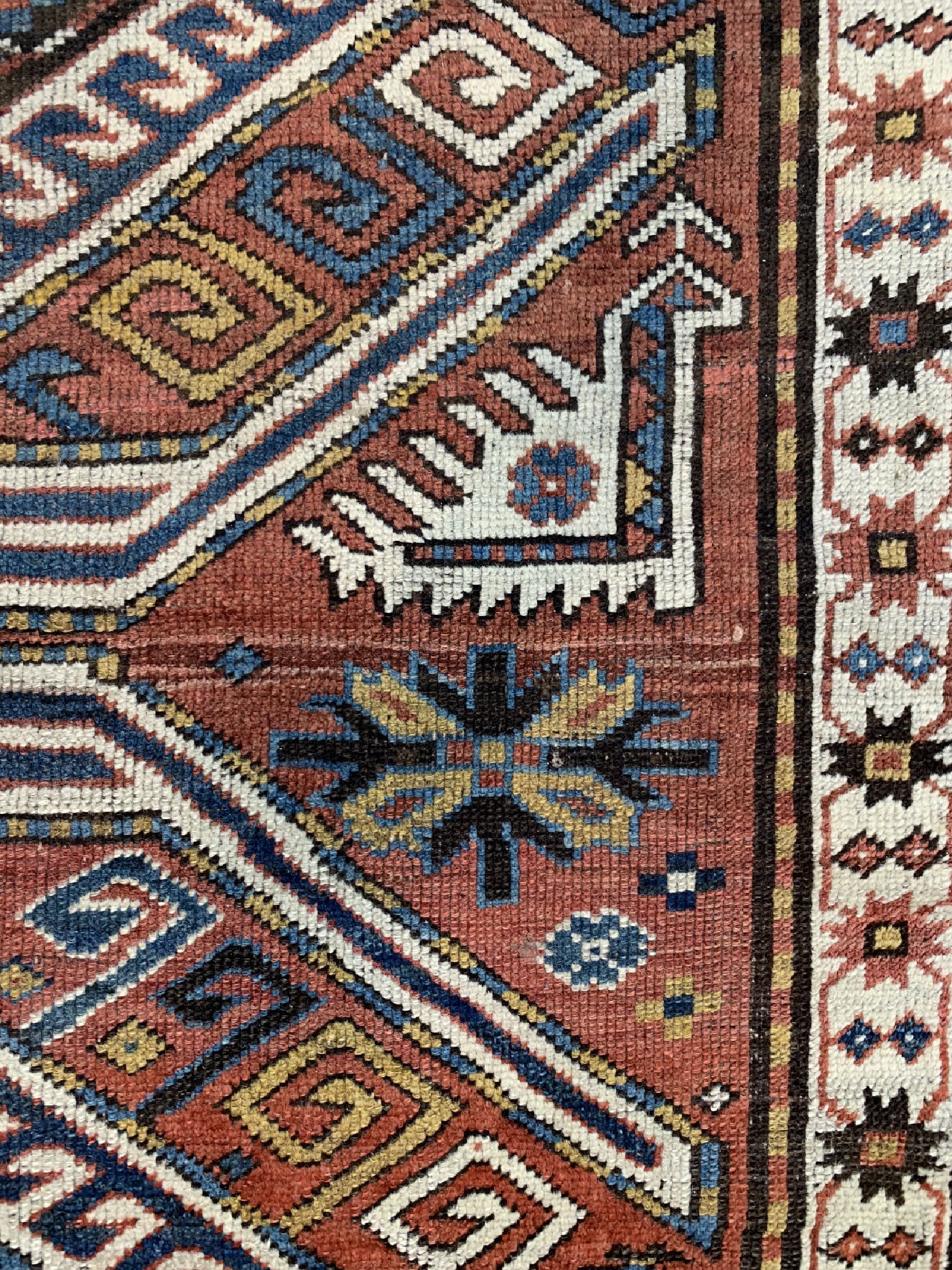 Detail d: Lenkoran antik, Kaukasus, 19.Jhd, Wolle aufWolle, ca. 205 x 155 cm, EHZ: 2-3, (Alte Restaurierungen)