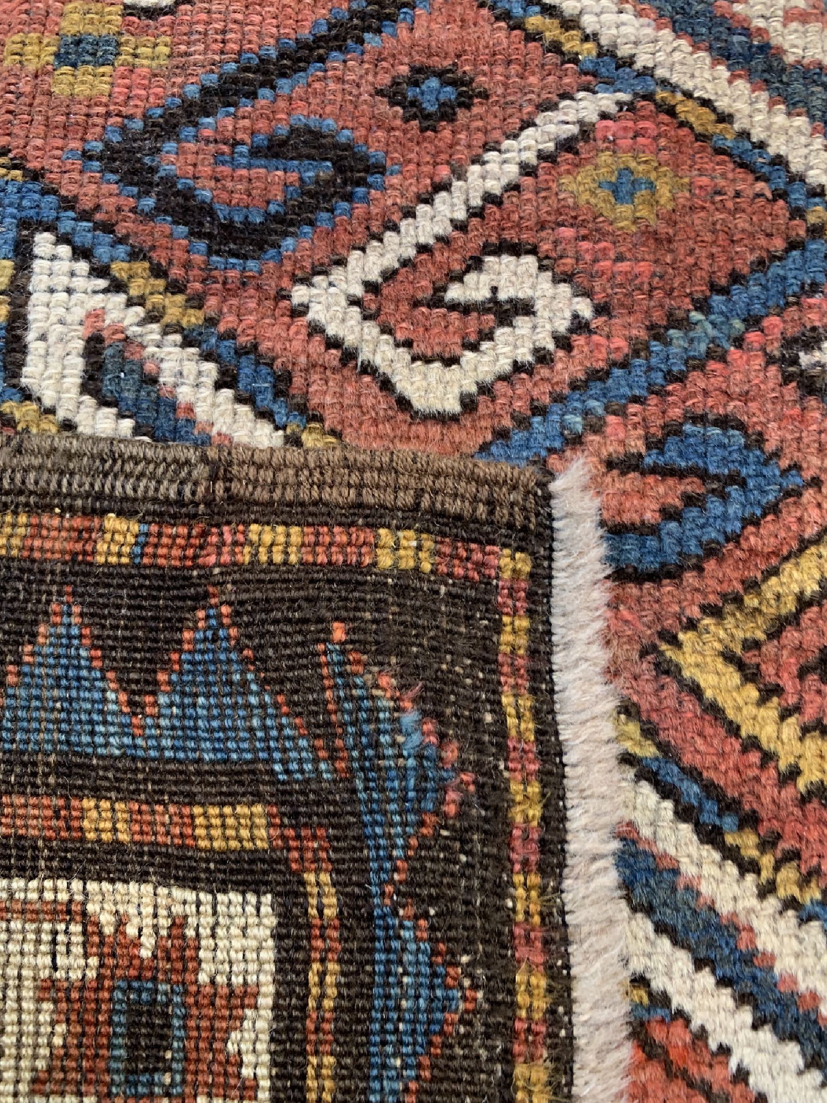 Detail e: Lenkoran antik, Kaukasus, 19.Jhd, Wolle aufWolle, ca. 205 x 155 cm, EHZ: 2-3, (Alte Restaurierungen)