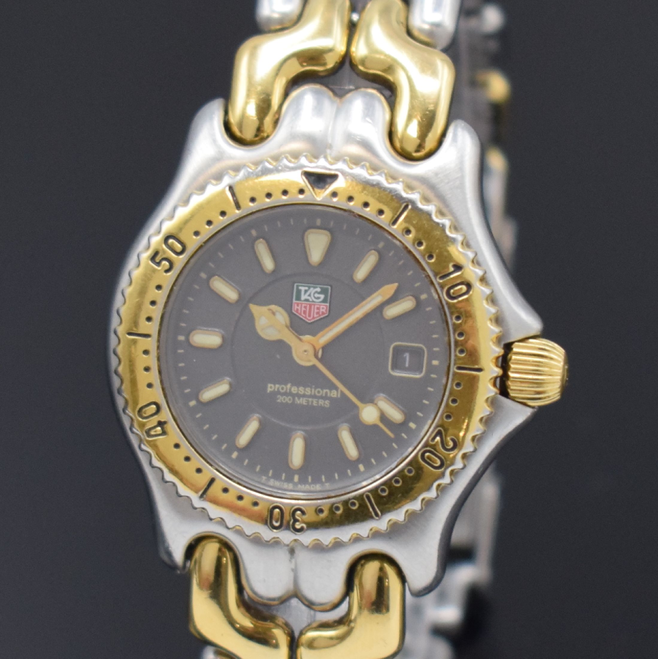 Detail a: TAG HEUER Professional Damensportuhr Referenz WG 1320-0, Schweiz um 1990, quartz, Geh. u. Band Stahl z. T. verg., Boden u. Krone verschr., eins. ...