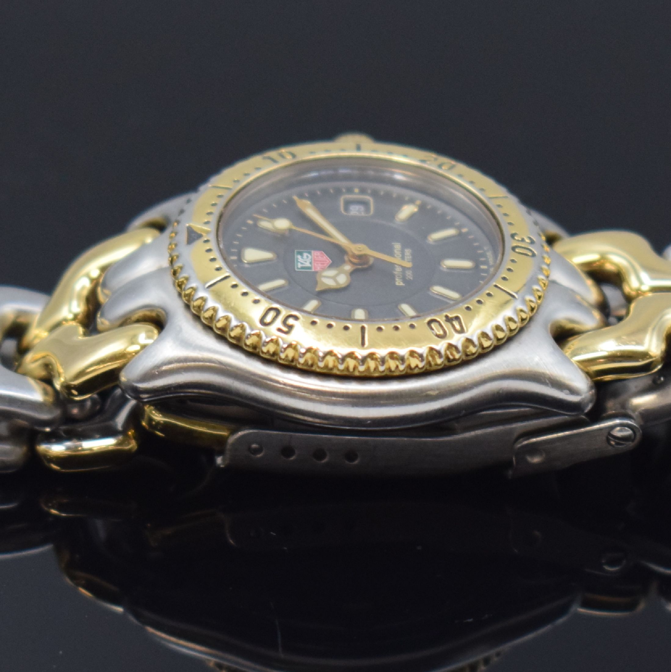 Detail c: TAG HEUER Professional Damensportuhr Referenz WG 1320-0, Schweiz um 1990, quartz, Geh. u. Band Stahl z. T. verg., Boden u. Krone verschr., eins. ...