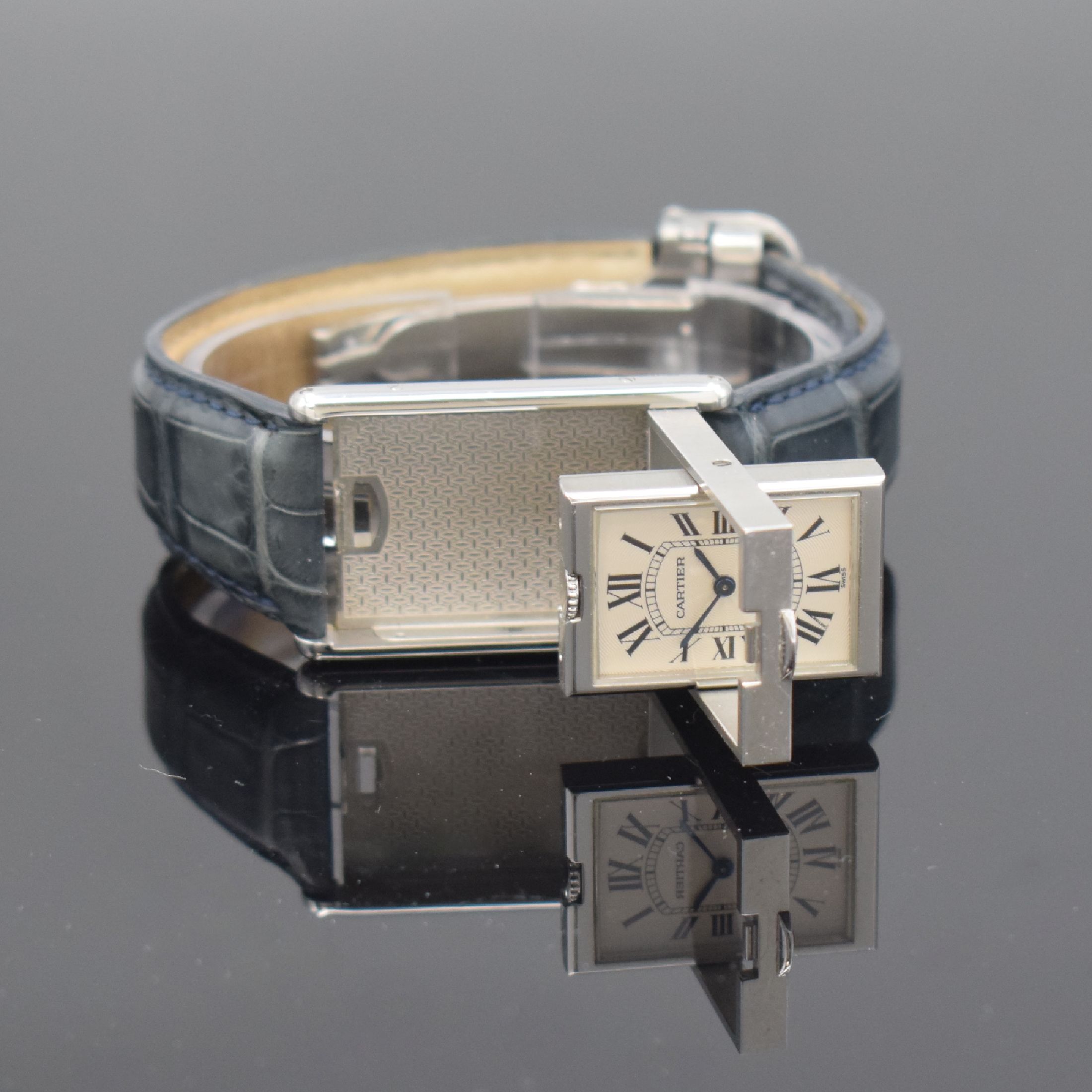 Detail f: CARTIER Basculante Armbanduhr Referenz 2390,Handaufzug, Schweiz um 2000, aufwendiges Edelstahl Wendegehäuse inkl. orig. Lederband m. orig. ...