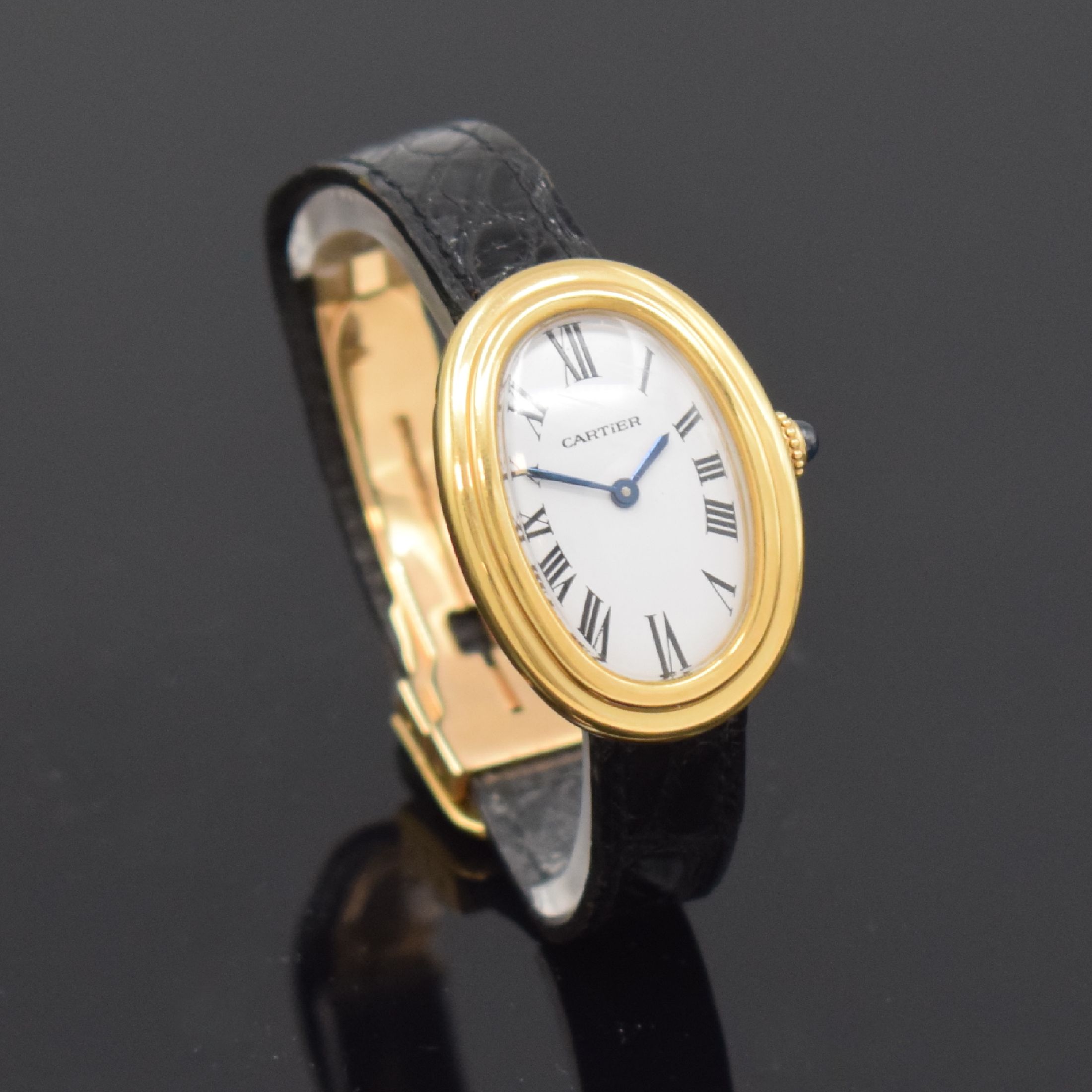 Detail b: CARTIER Baignoire Damenarmbanduhr in GG 750/000, Handaufzug, 2-teil. gewölbtes Gehäuse seitl. 4-fach verschr., orig. Lederband m. 18k ...