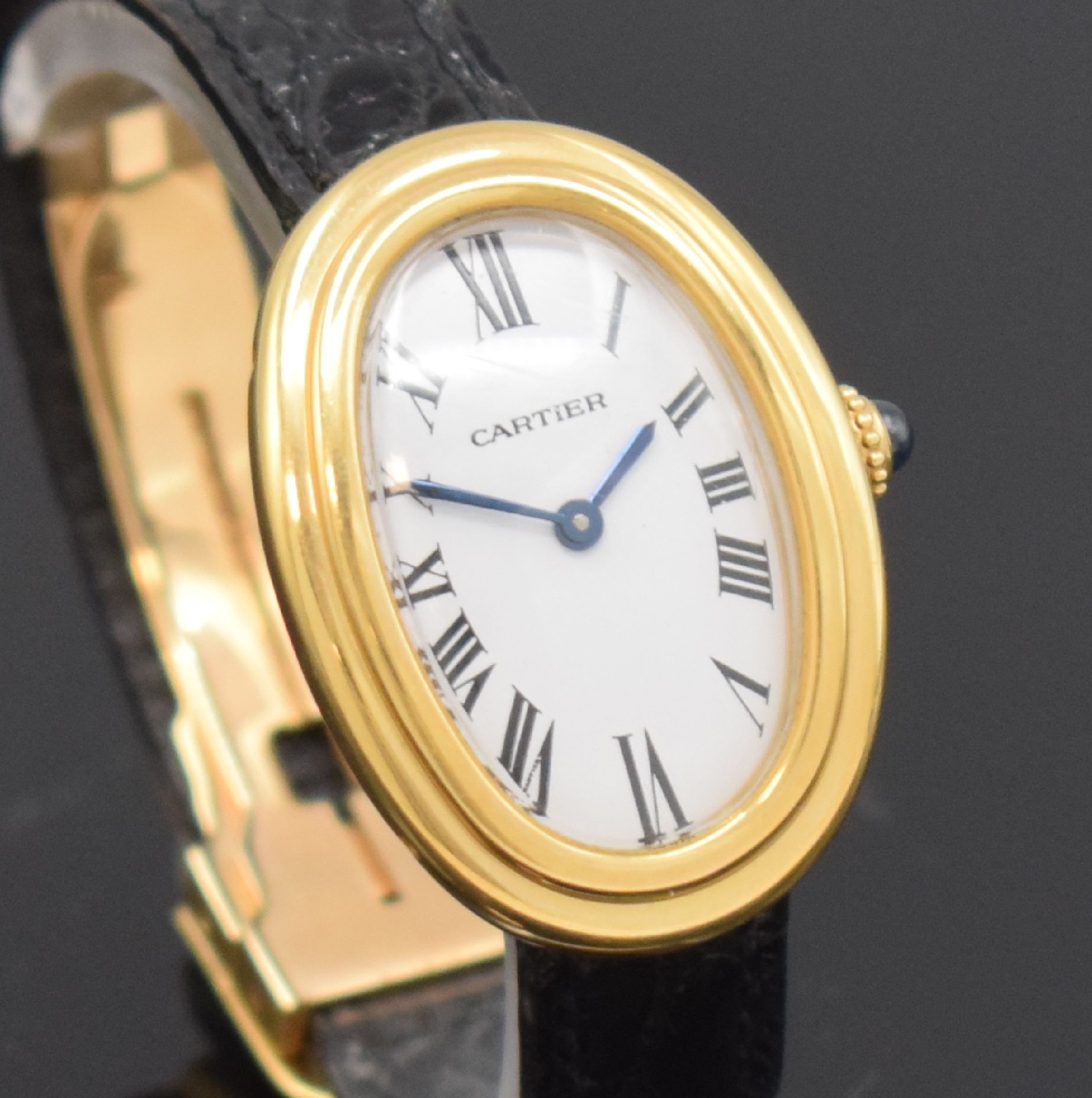 Detail c: CARTIER Baignoire Damenarmbanduhr in GG 750/000, Handaufzug, 2-teil. gewölbtes Gehäuse seitl. 4-fach verschr., orig. Lederband m. 18k ...