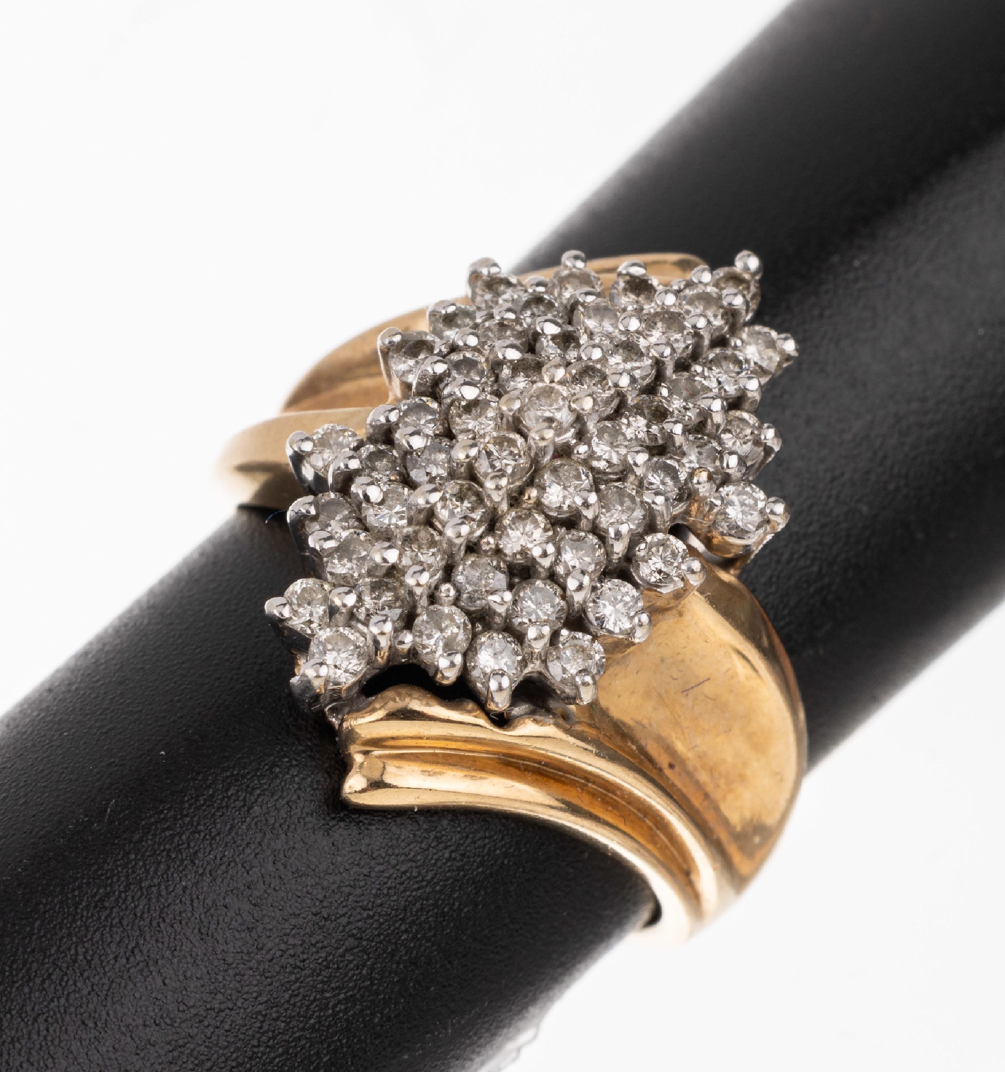 10 kt Gold Brillant Ring, GG/WG 417/000, in WG gefasste Brillanten zus. ca. 1.20 ct Weiß-l.get.Weiß/si-p, RW 54, ca. 5.6 g