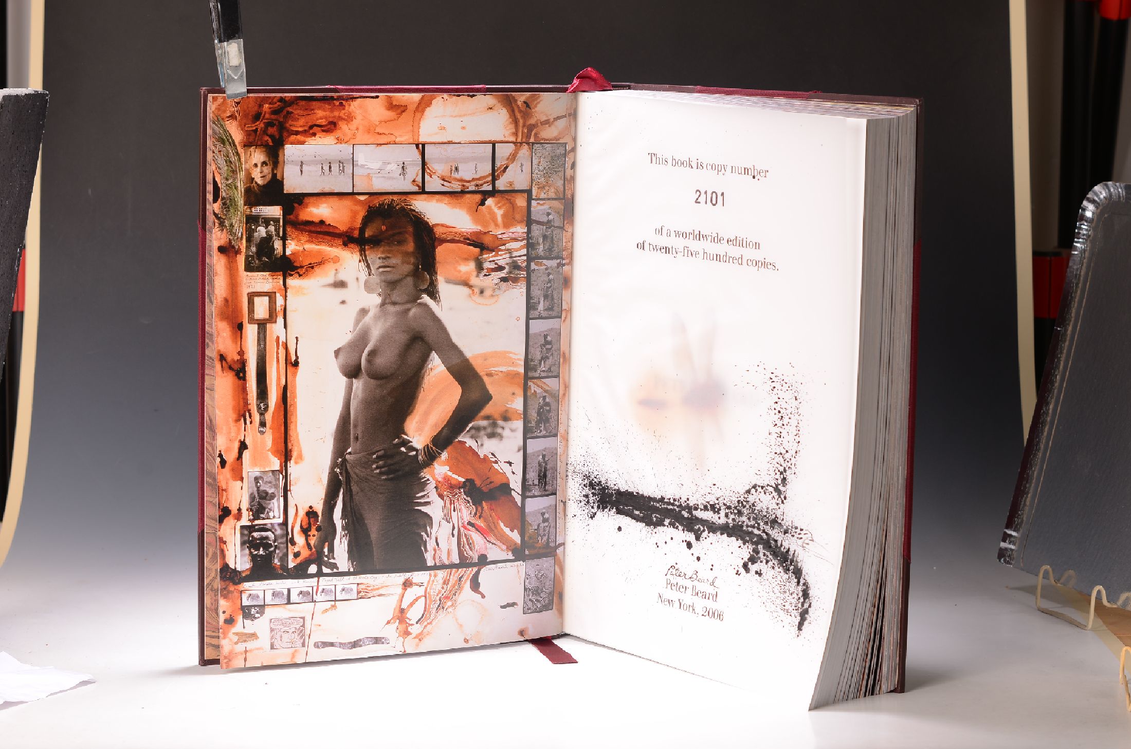 Detail a: Peter Beard (1938-2020): Peter Beard, Taschen, New York 2006, Titel signiert und besprenkelt in schwarzer Tinte, Ed. 2101/2500, 595 S., mit ...