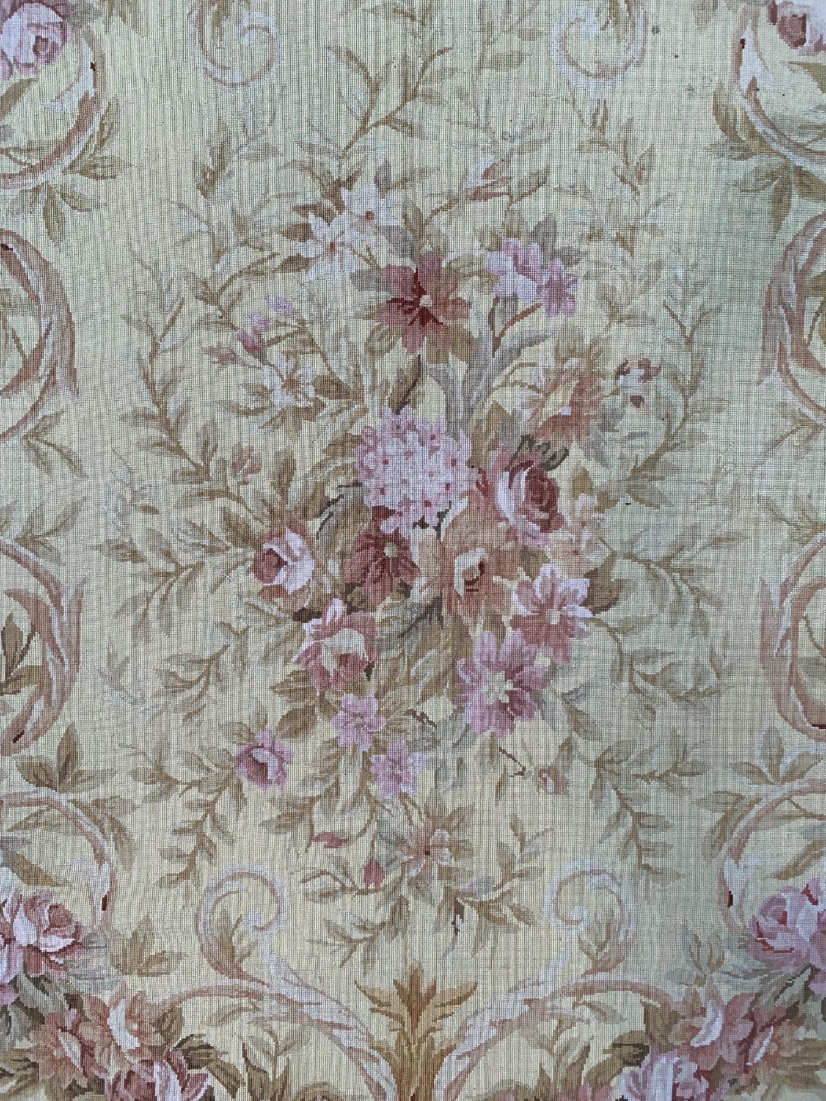 Detail c: Aubusson stil, China, ca. 50 Jahre, Wolle auf Baumwolle, ca. 360 x 260 cm, Reinigungsbedürftig, EHZ: 1-2