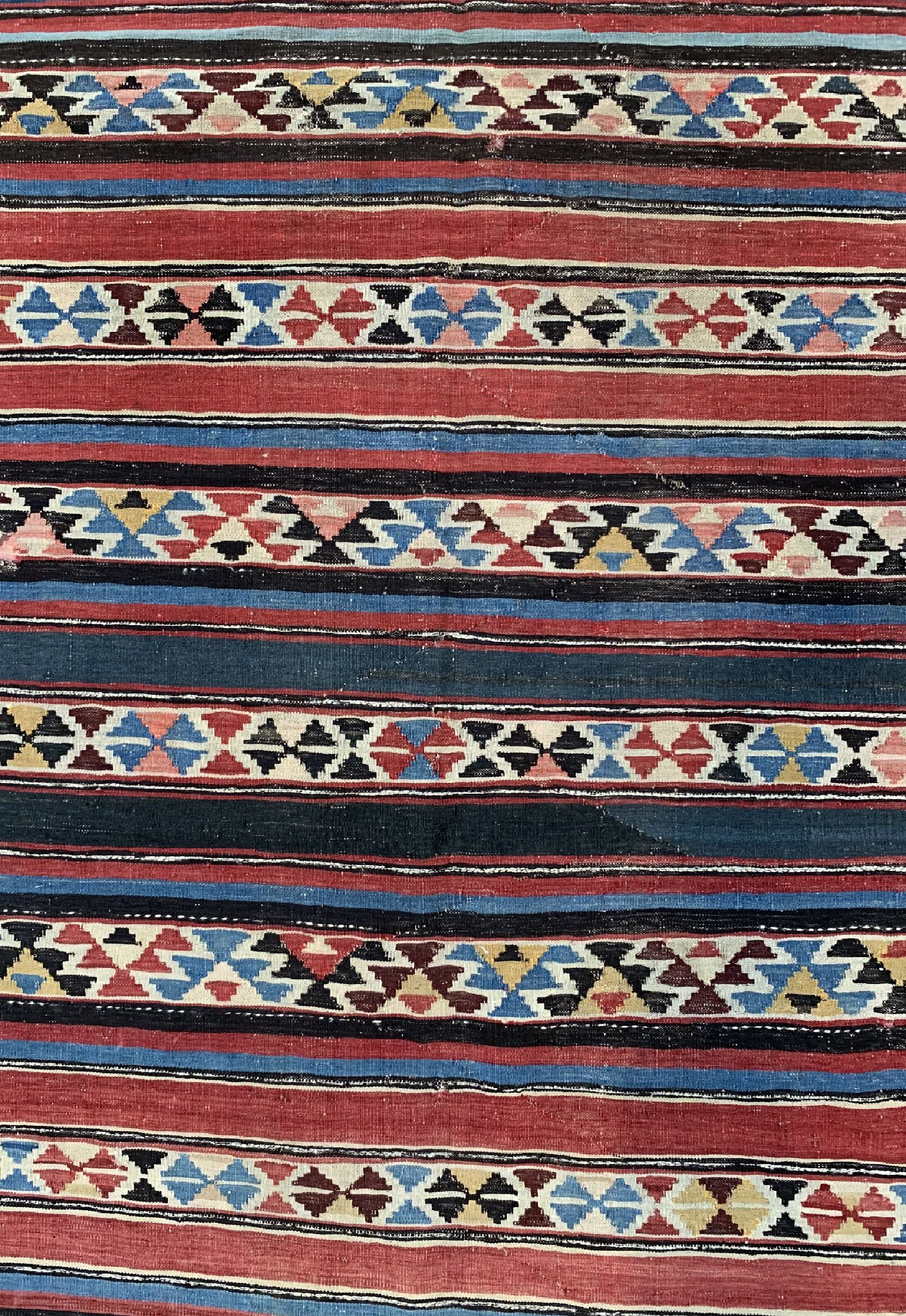 Detail b: Kuba Kelim antik, Kaukasus, 19.Jhd, Wolle auf Wolle, ca. 260 x 188 cm, EHZ: 2-3, (Alte restarierungen)