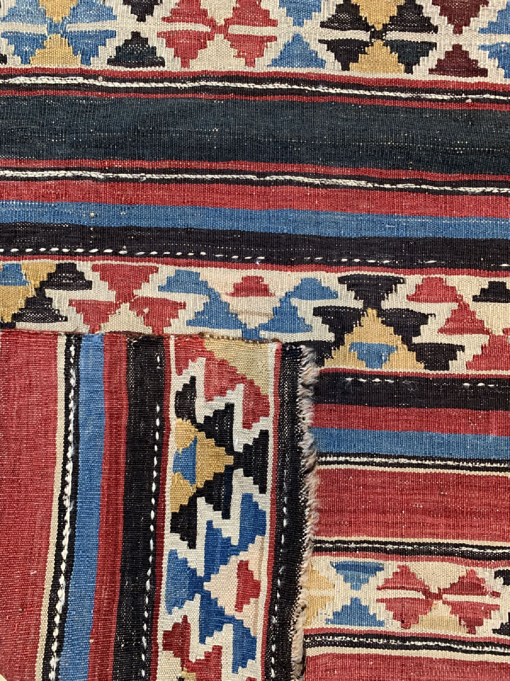 Detail d: Kuba Kelim antik, Kaukasus, 19.Jhd, Wolle auf Wolle, ca. 260 x 188 cm, EHZ: 2-3, (Alte restarierungen)