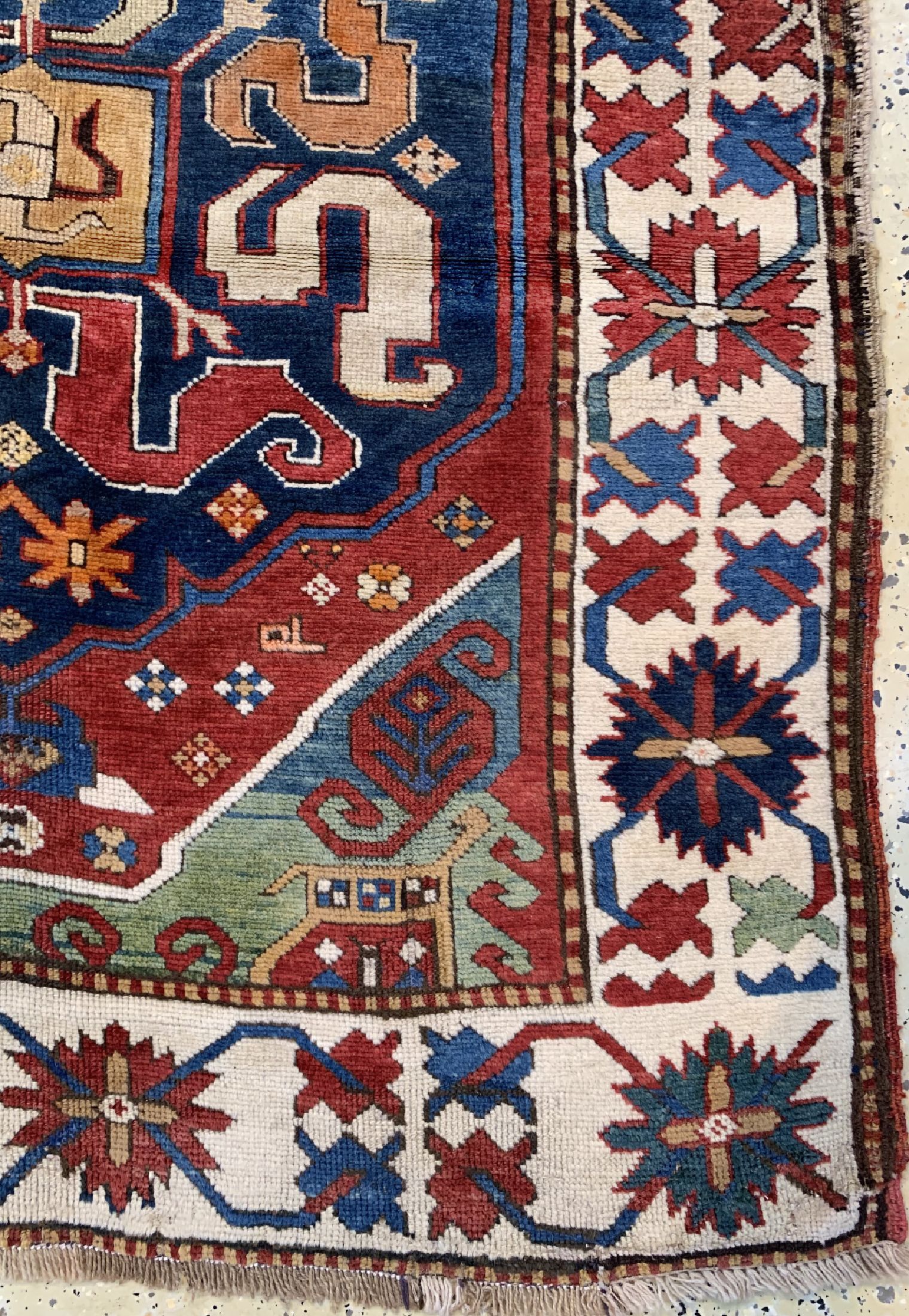 Detail a: Wolkenband Kazak antik, Kaukasus, datiert 1895 , Wolle auf Wolle, ca. 278 x 114 cm, EHZ: 3(Alte Restaurierungen).