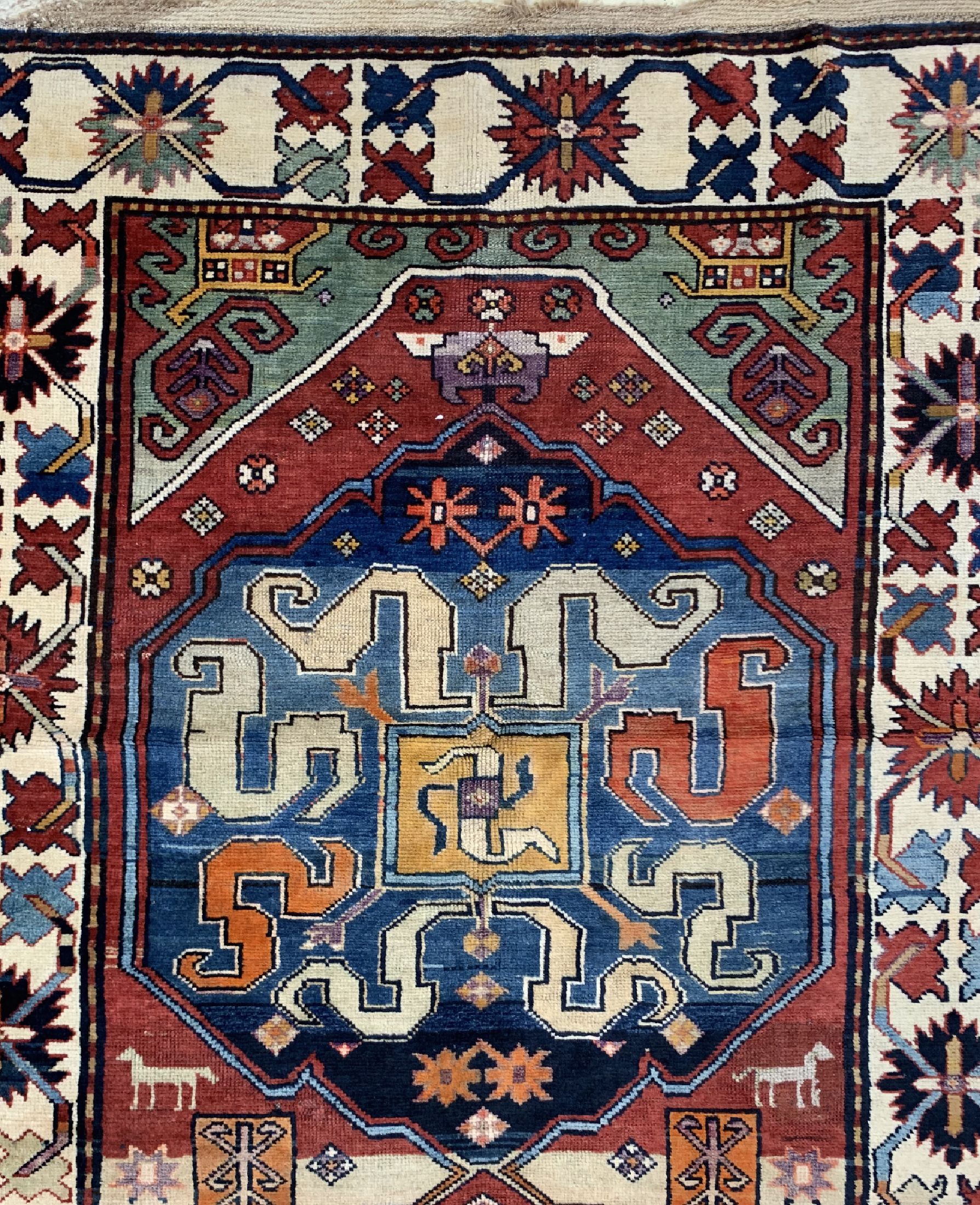 Detail d: Wolkenband Kazak antik, Kaukasus, datiert 1895 , Wolle auf Wolle, ca. 278 x 114 cm, EHZ: 3(Alte Restaurierungen).