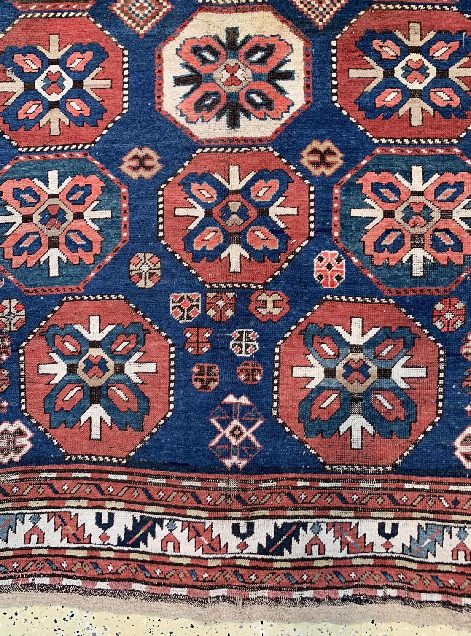 Detail b: Tschelaberd antik, Kaukasus, 19.Jhd, Wolle auf Wolle, ca. 270 x 154 cm, EHZ: 3