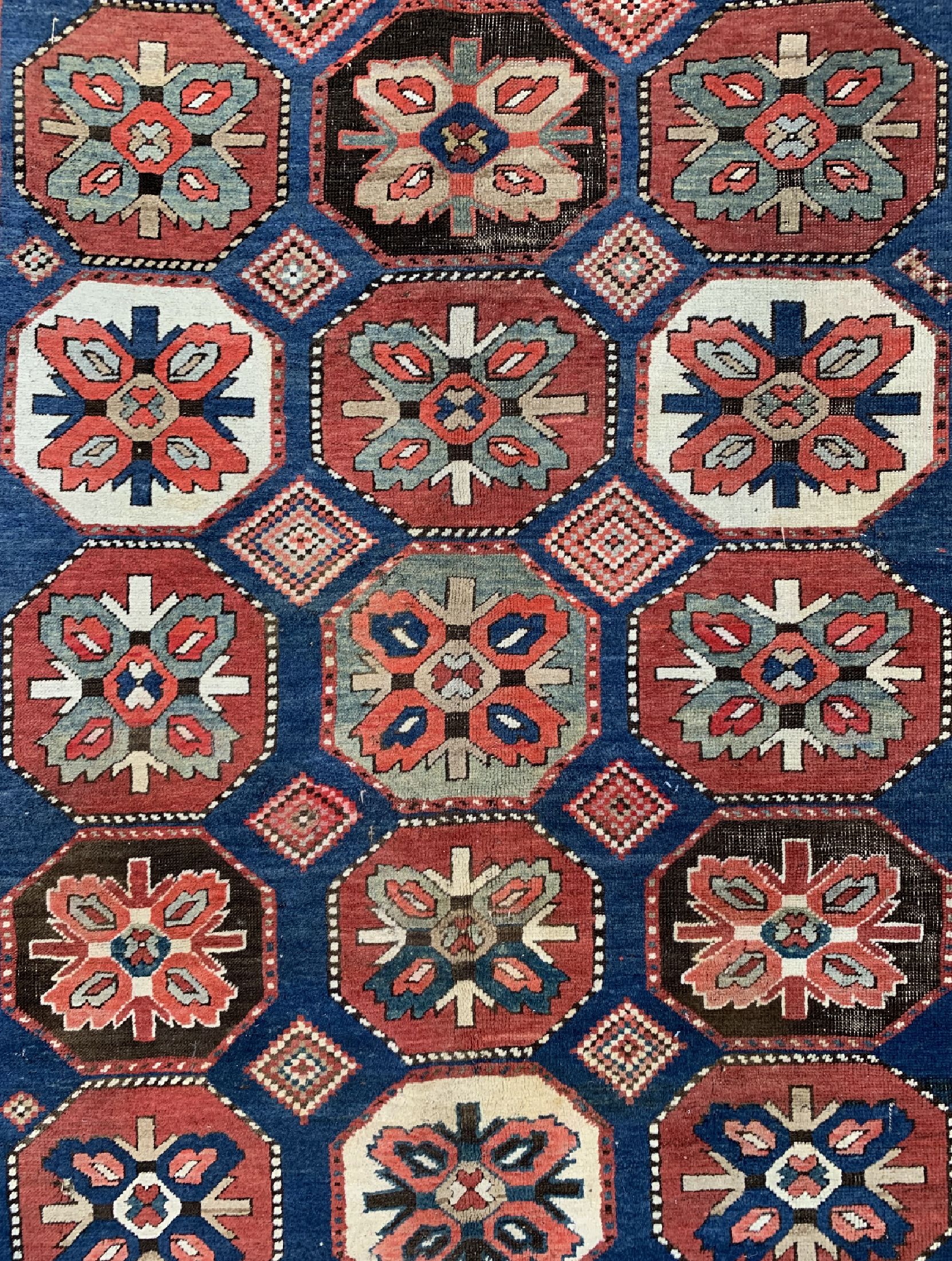 Detail c: Tschelaberd antik, Kaukasus, 19.Jhd, Wolle auf Wolle, ca. 270 x 154 cm, EHZ: 3