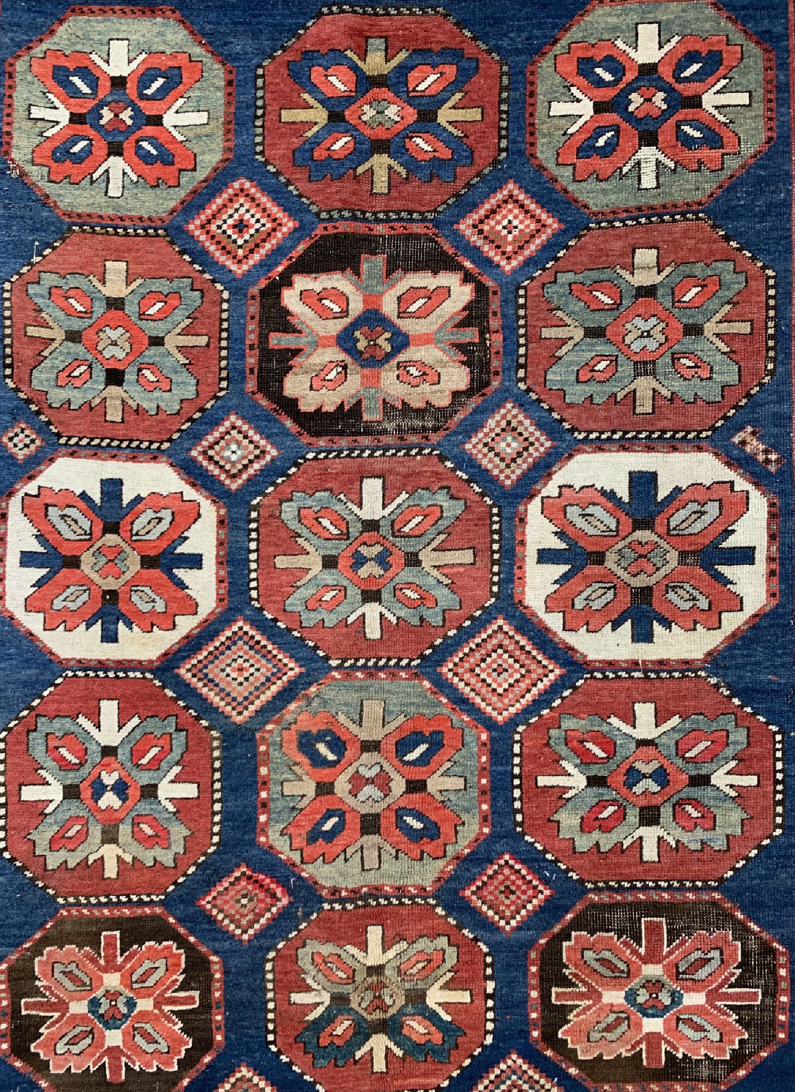Detail d: Tschelaberd antik, Kaukasus, 19.Jhd, Wolle auf Wolle, ca. 270 x 154 cm, EHZ: 3
