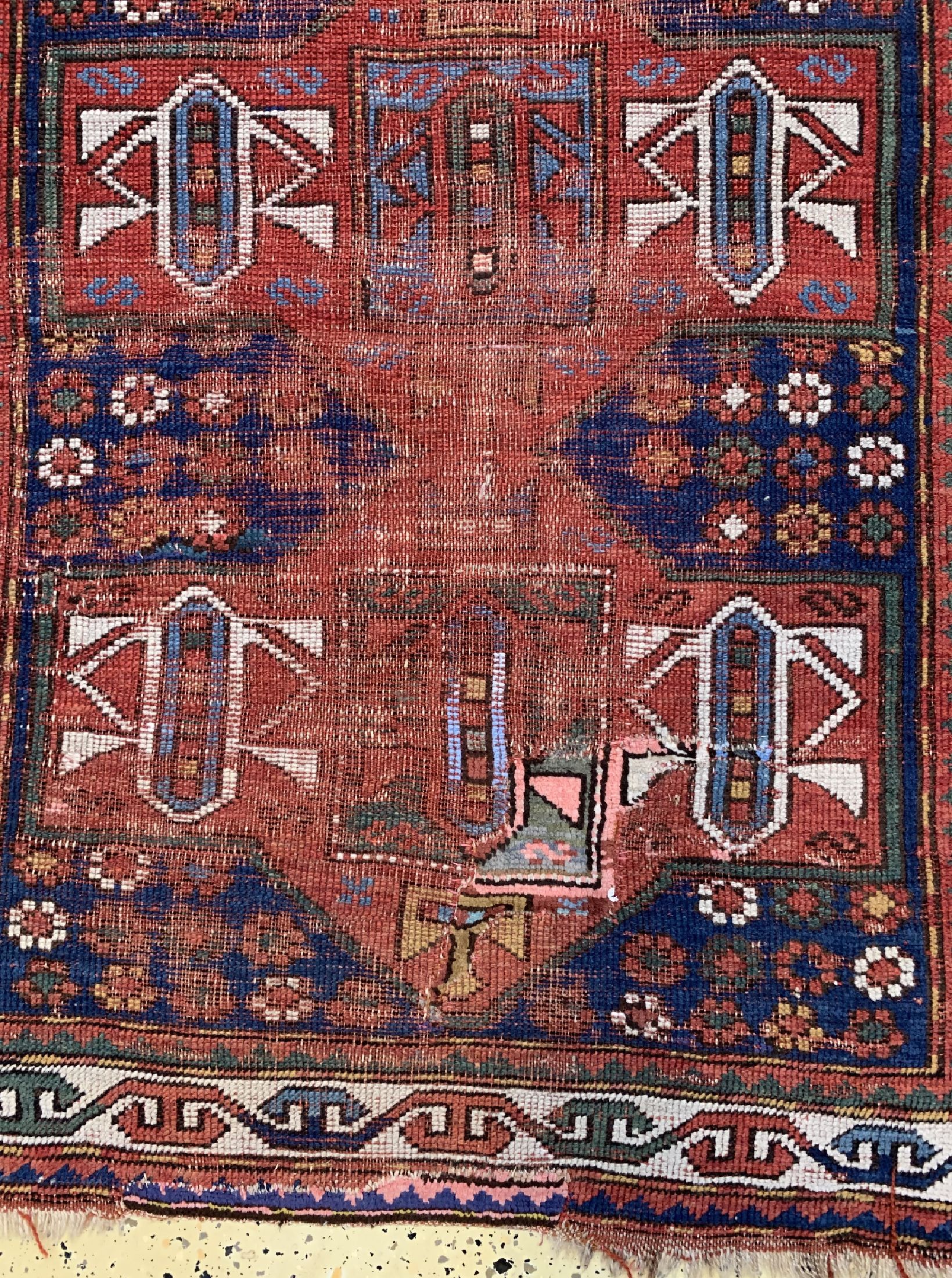 Detail b: Kazak antik, Kaukasus, 19.Jhd, Wolle auf Wolle, ca. 200 x 102 cm, EHZ: 3