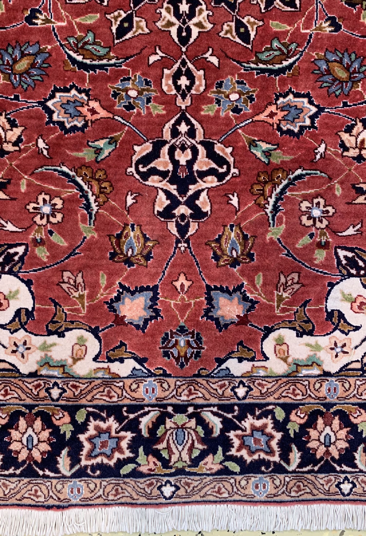 Detail b: Täbriz fein(50 Raj), Persien, ca. 40 Jahre,Korkwolle mit Seide, ca. 140 x 108 cm, gefärbt, EHZ: 1-2