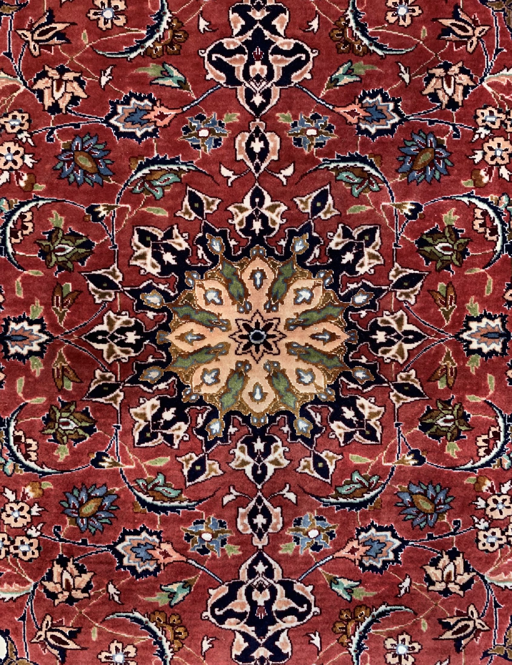 Detail c: Täbriz fein(50 Raj), Persien, ca. 40 Jahre,Korkwolle mit Seide, ca. 140 x 108 cm, gefärbt, EHZ: 1-2