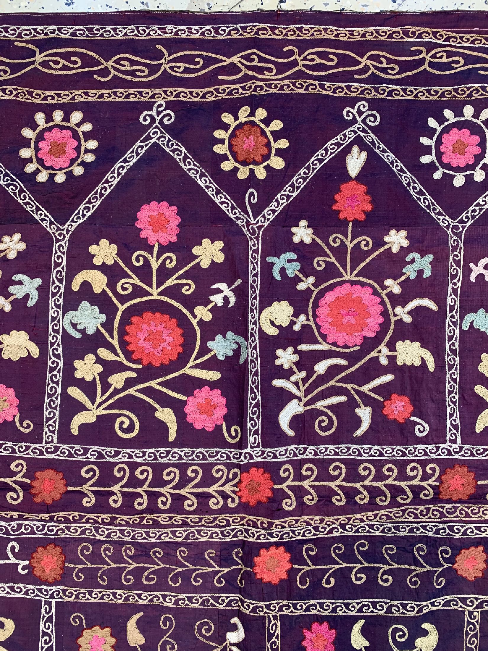 Detail c: Susani alt(Fragment), Uzbekistan, um 1930, Seidenstickerei, ca. 170 x 133 cm, EHZ: 3