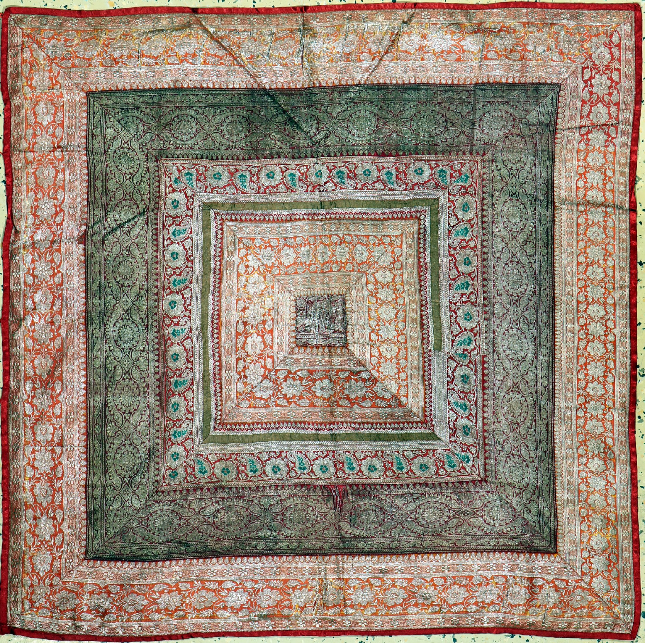 Stickerei alt, Indien, um 1950, Seide-Metallstickerei, ca. 102 x 102 cm, EHZ: 4