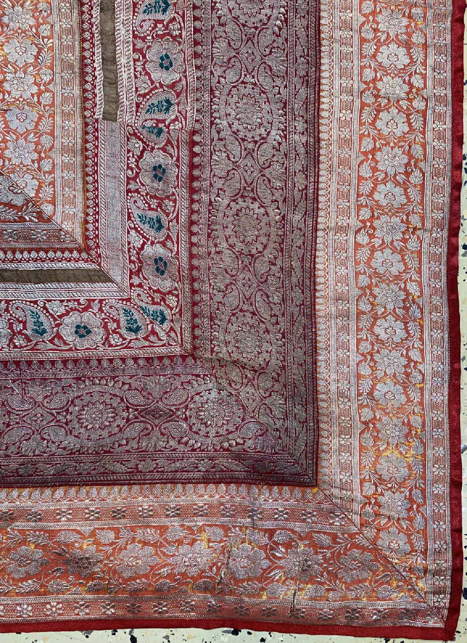Detail a: Stickerei alt, Indien, um 1950, Seide-Metallstickerei, ca. 102 x 102 cm, EHZ: 4