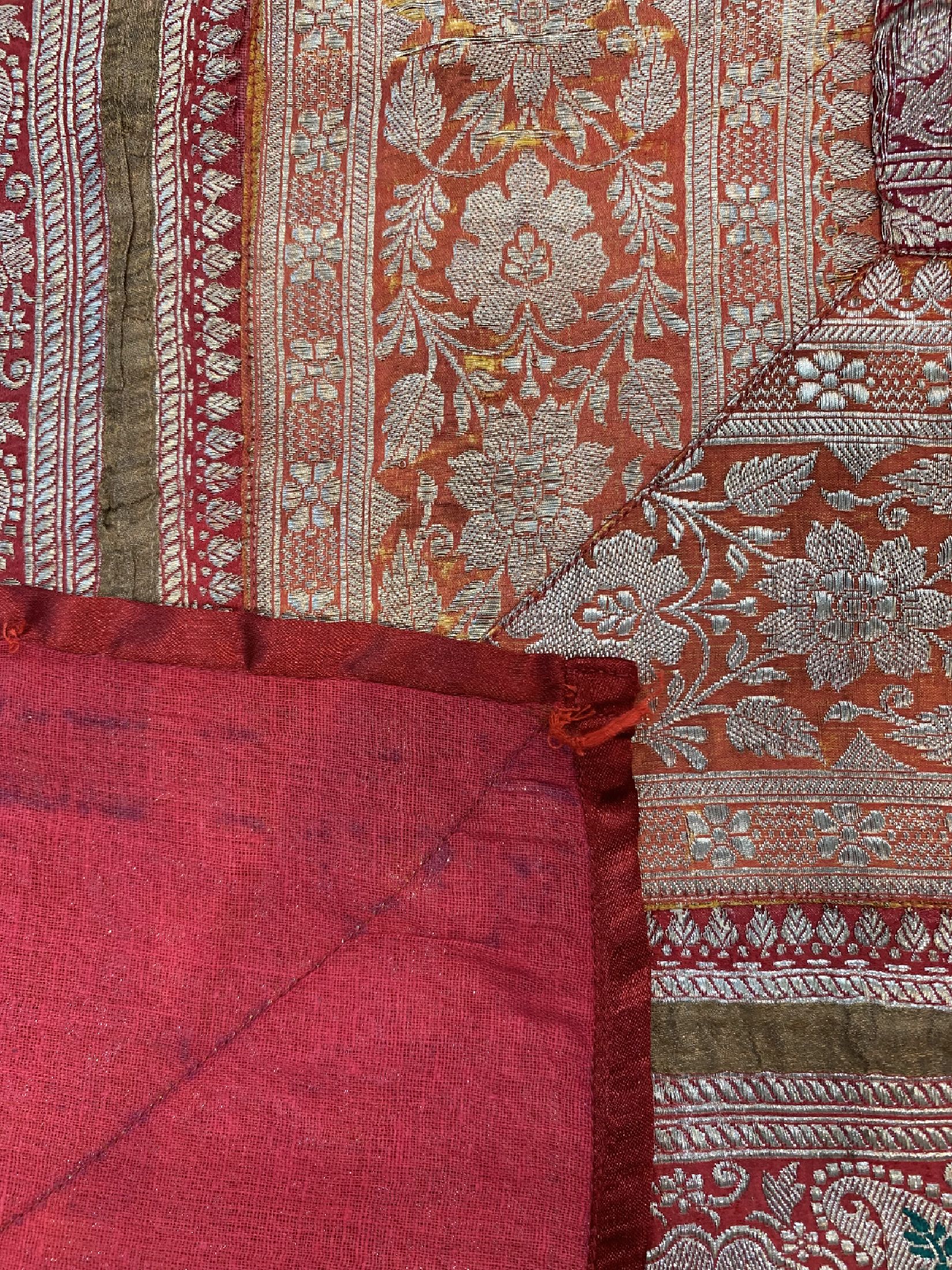 Detail d: Stickerei alt, Indien, um 1950, Seide-Metallstickerei, ca. 102 x 102 cm, EHZ: 4