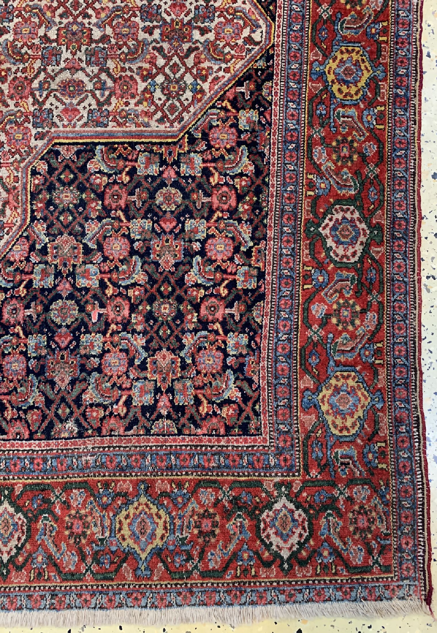 Detail a: Antiker Senneh Persien, signiert( Senneh Kordestan Auftrag von Sultan Ahmad Shah), datiert 1311(1890), Wolle auf Baumwolle, ca. 204 x 144 cm, EHZ: 4