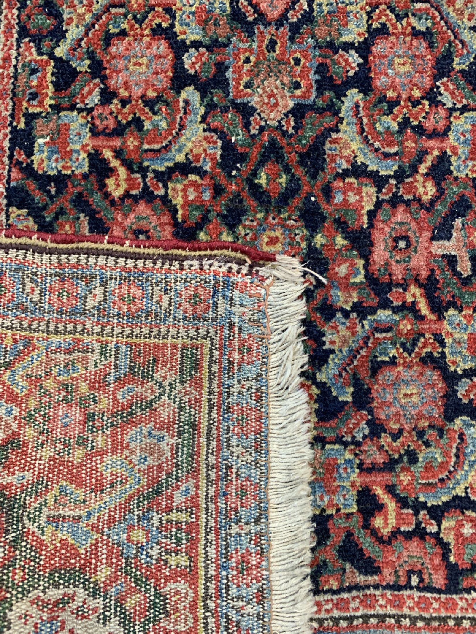 Detail e: Antiker Senneh Persien, signiert( Senneh Kordestan Auftrag von Sultan Ahmad Shah), datiert 1311(1890), Wolle auf Baumwolle, ca. 204 x 144 cm, EHZ: 4