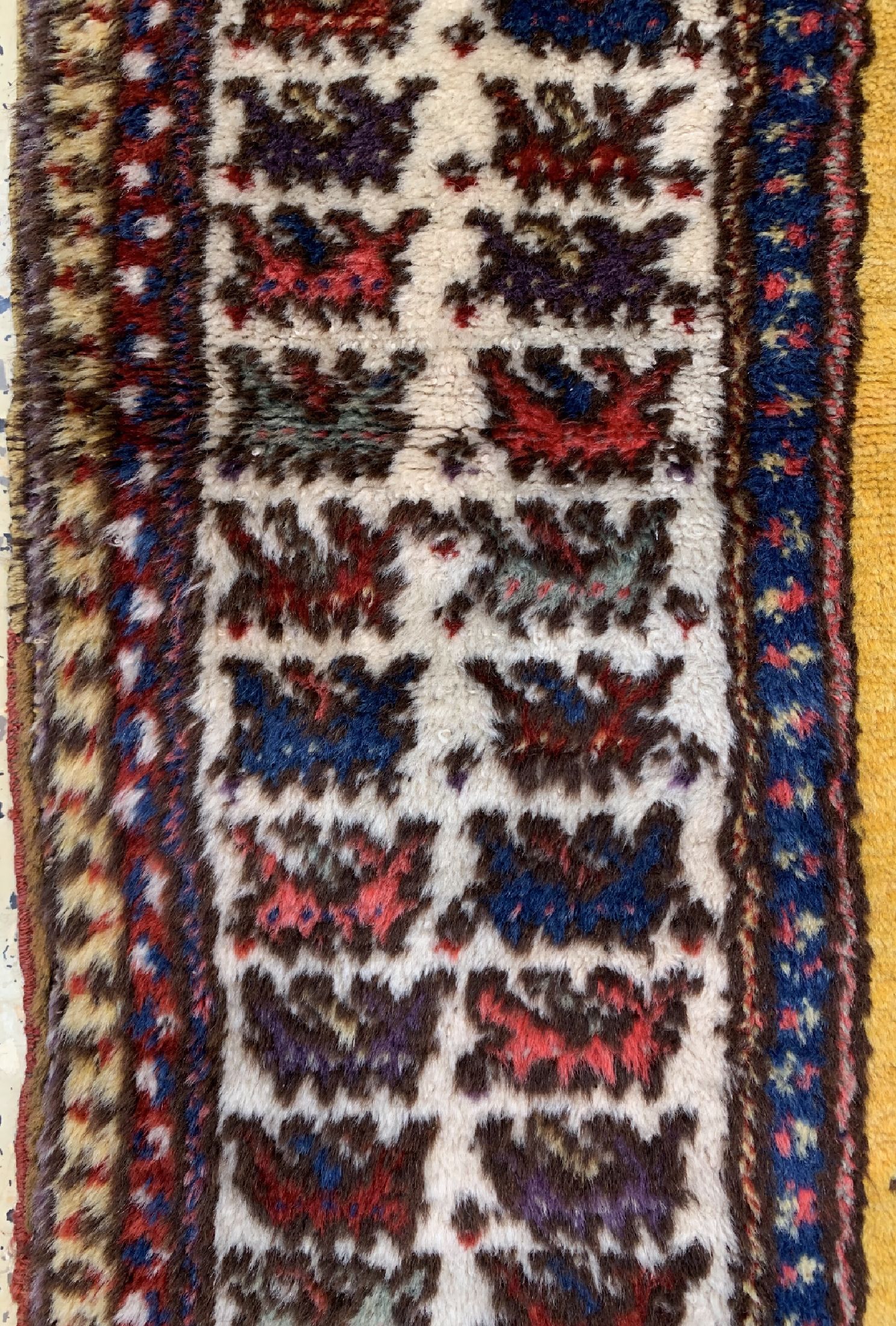 Detail b: Melas antik, Türkei, um 1900, Wolle auf Wolle, ca. 145 x 110 cm, EHZ: 2-3