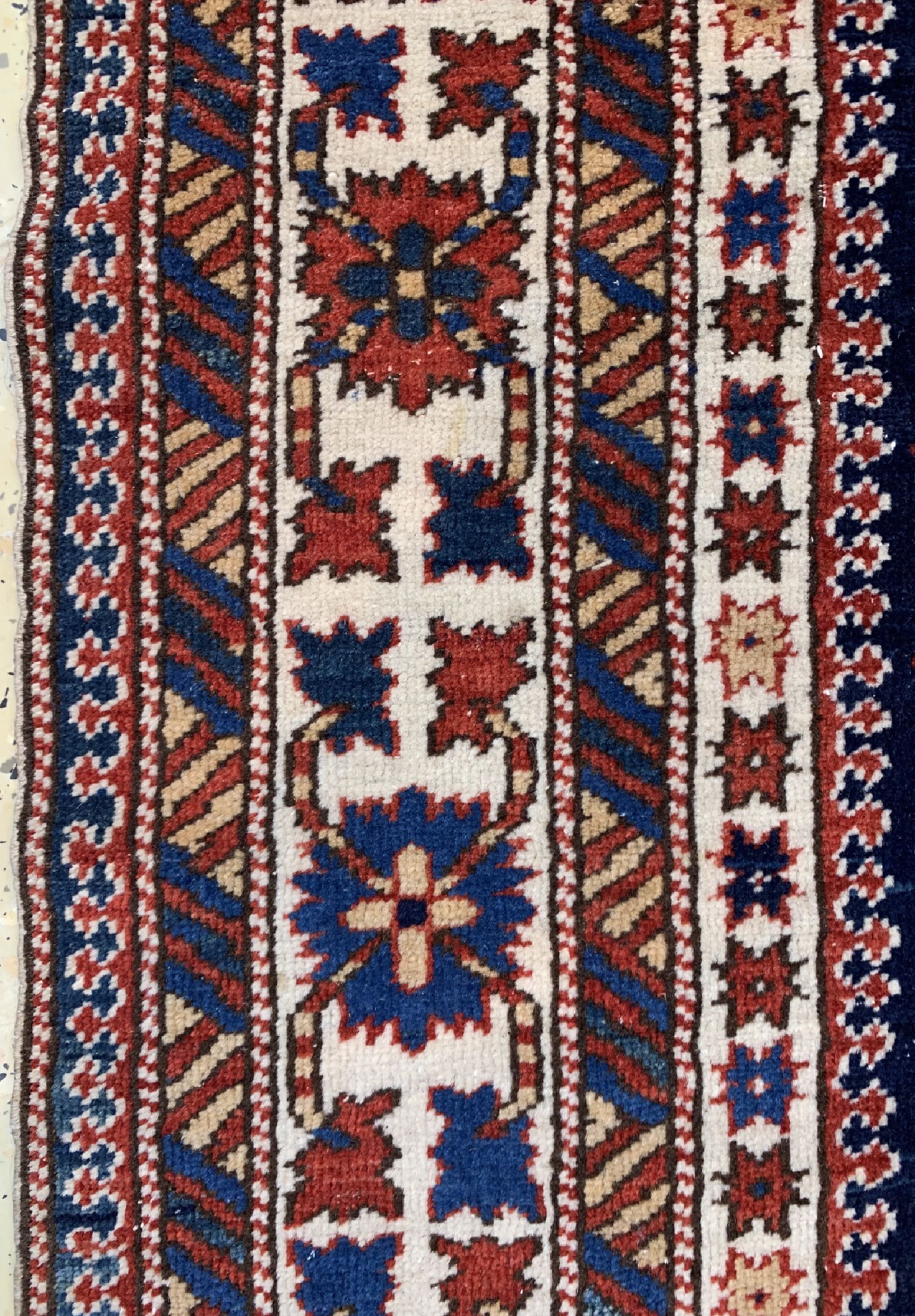 Detail b: Antiker Chichi, Kaukasus, um 1900, Wolle auf Wolle, ca. 135 x 98 cm, EHZ: 2, (Restauriert)