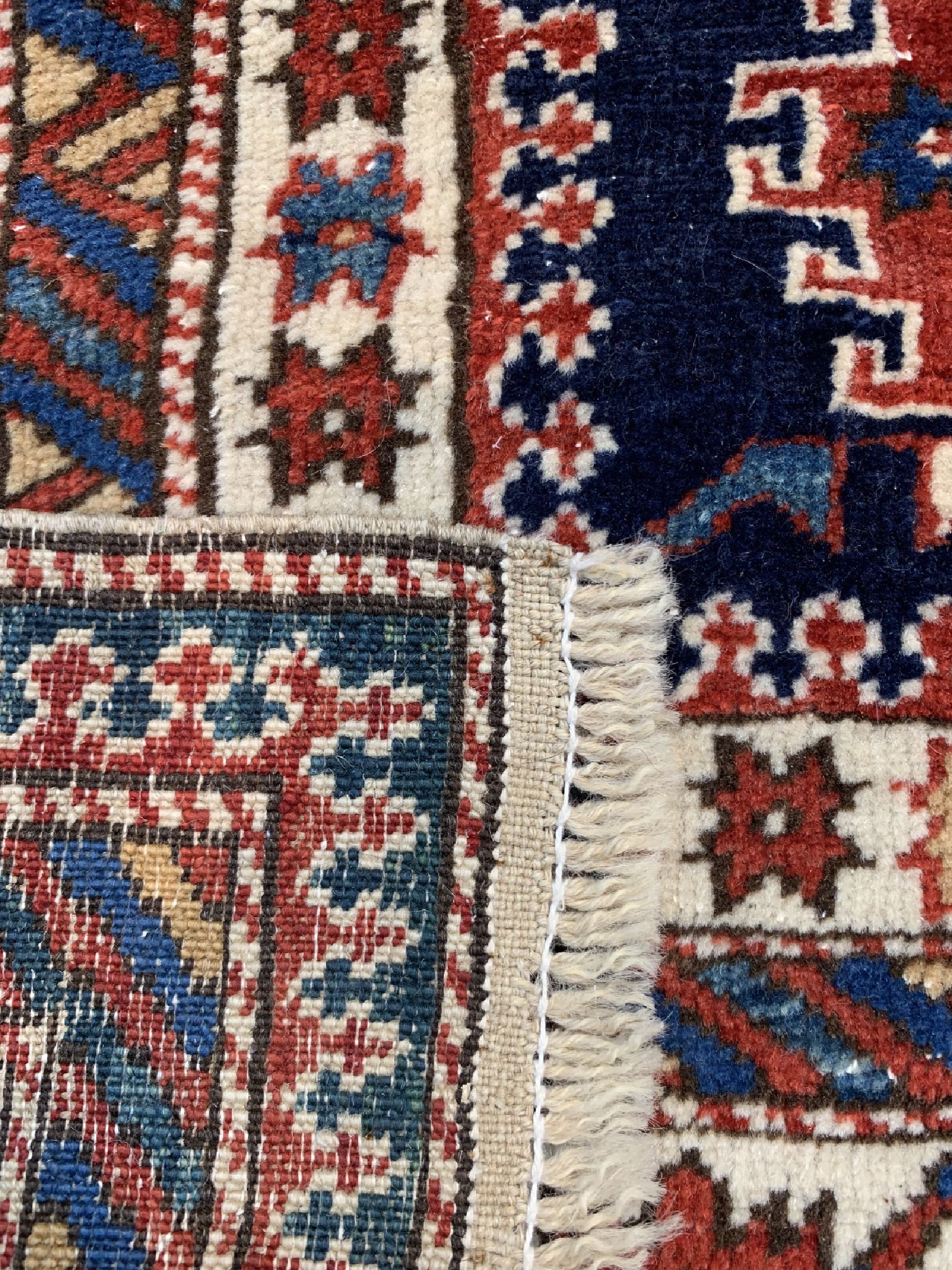 Detail d: Antiker Chichi, Kaukasus, um 1900, Wolle auf Wolle, ca. 135 x 98 cm, EHZ: 2, (Restauriert)