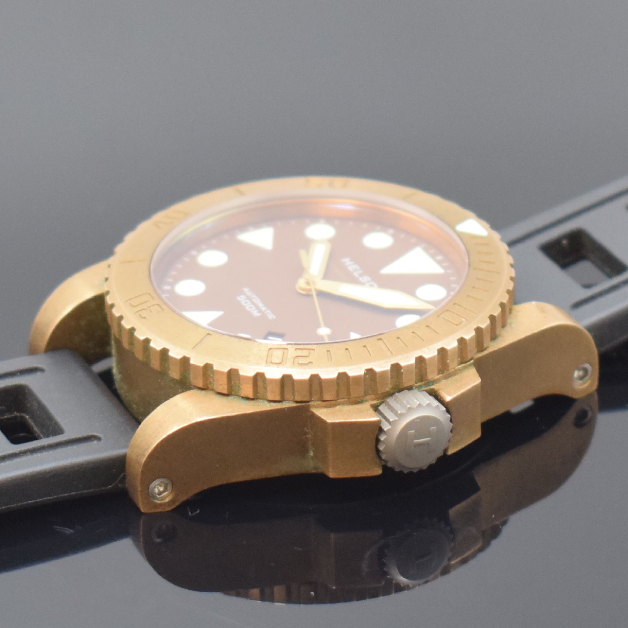 Detail c: HELSON Shark Diver Herrenarmbanduhr in Bronze, Schweiz verk. lt. beil. Garantiekarte 05/2013, Automatik, Titanboden u. Krone verschr., Kautschukband ...