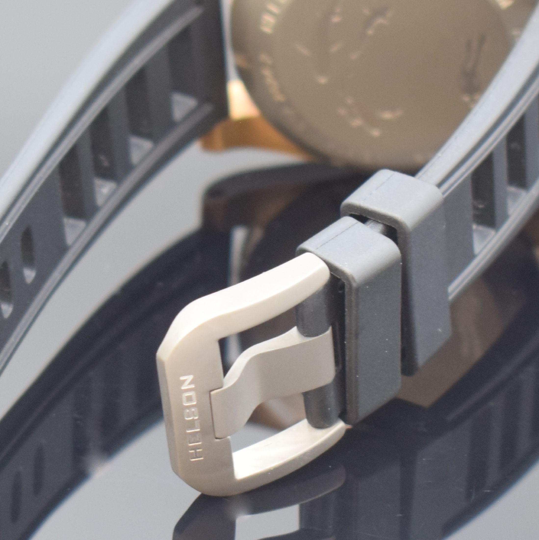 Detail b: HELSON Shark Diver Herrenarmbanduhr in Bronze, Schweiz verk. lt. beil. Garantiekarte 08/2011, Automatik, Titanboden und Krone verschr., Kautschukband ...