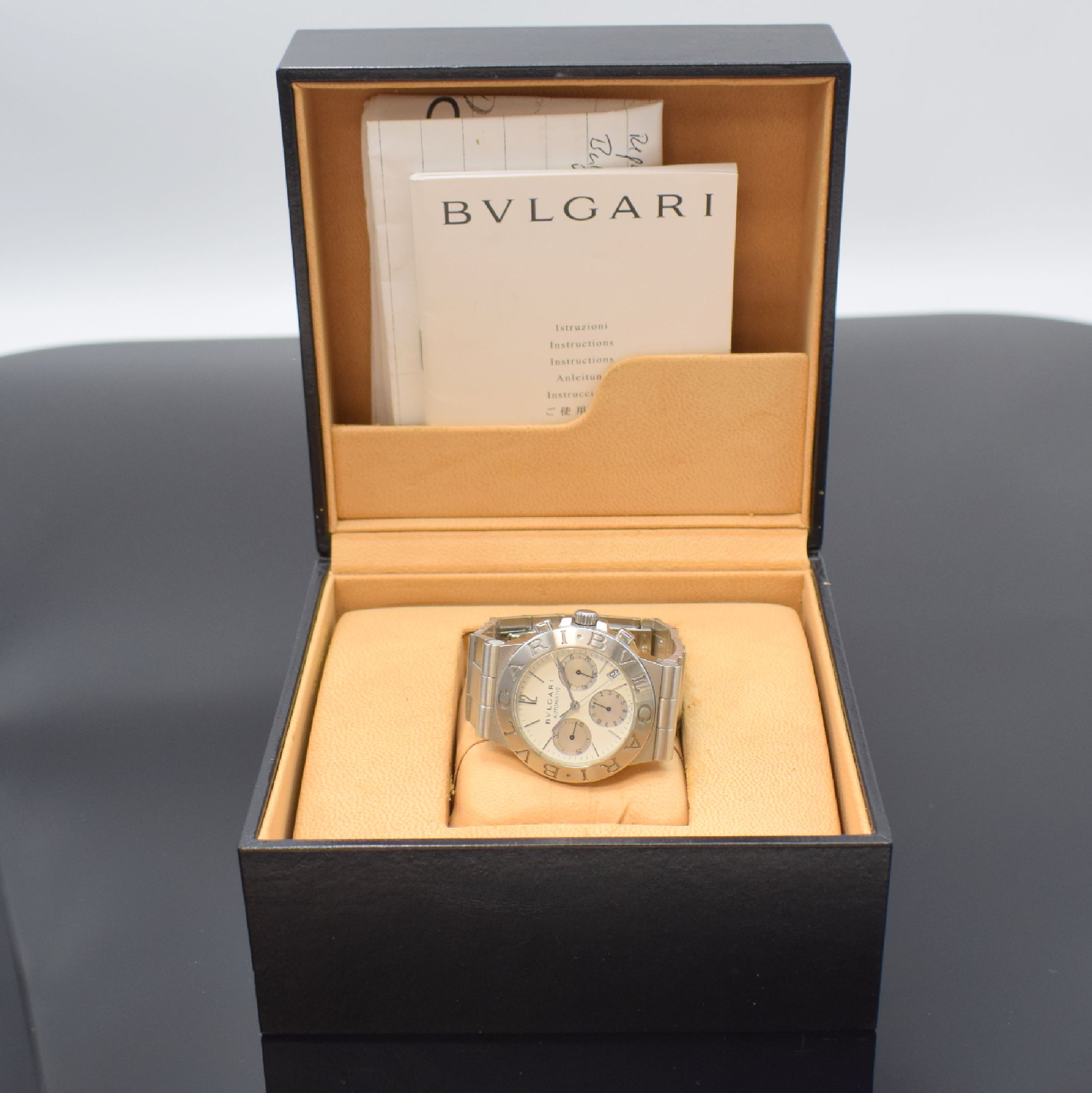 Detail d: BULGARI Diagono Armbandchronograph in Stahl Referenz CH 35 S, Schweiz um 2002, Automatik, Gliederband m. Faltschl., Boden u. Krone verschr., weißes ...