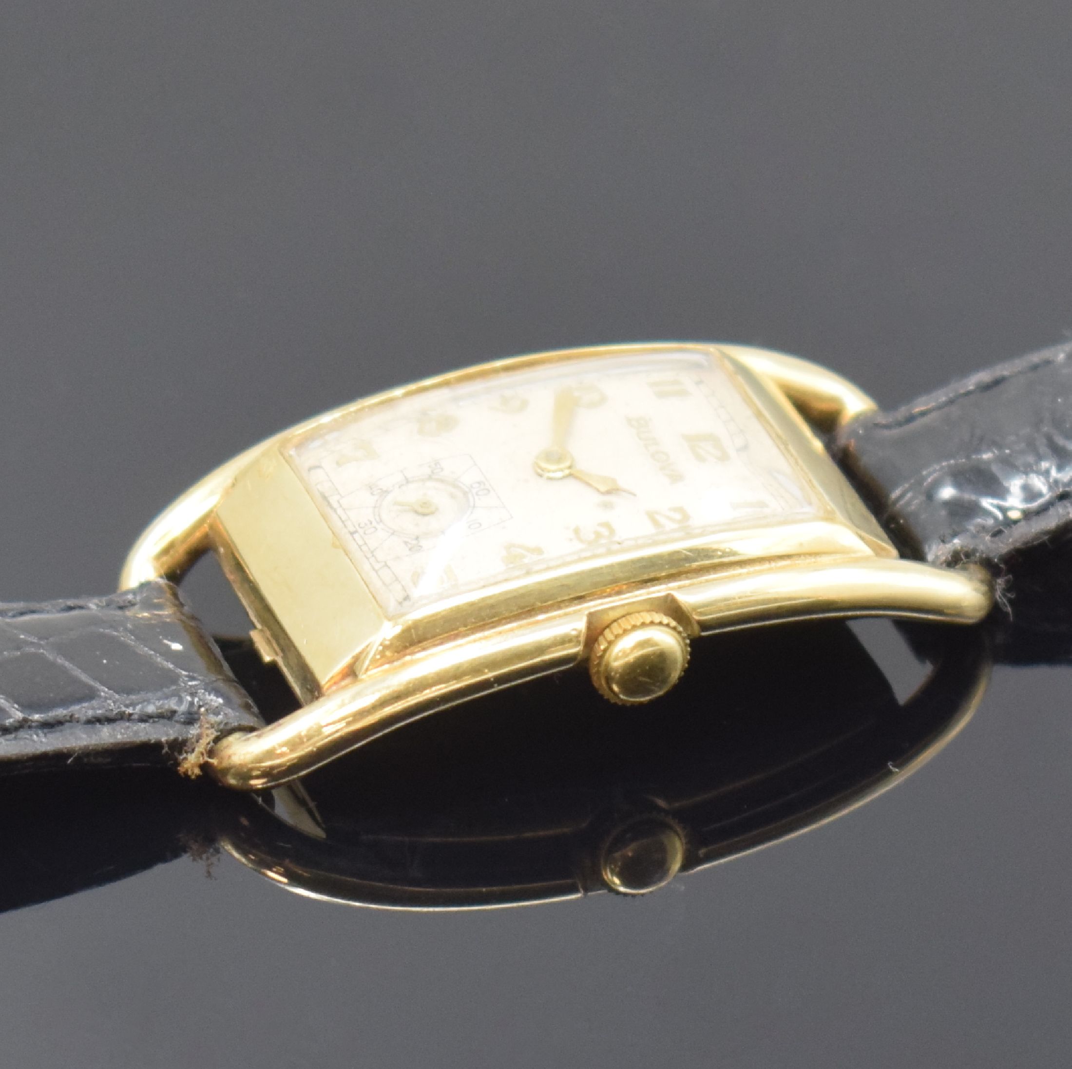 Detail b: BULOVA "Curvex" rechteckige Armbanduhr, USA um 1940, Handaufzug, gebogenes gold-filled Geh., Boden aufgedr., silb. Zifferbl. pat./fl., ...