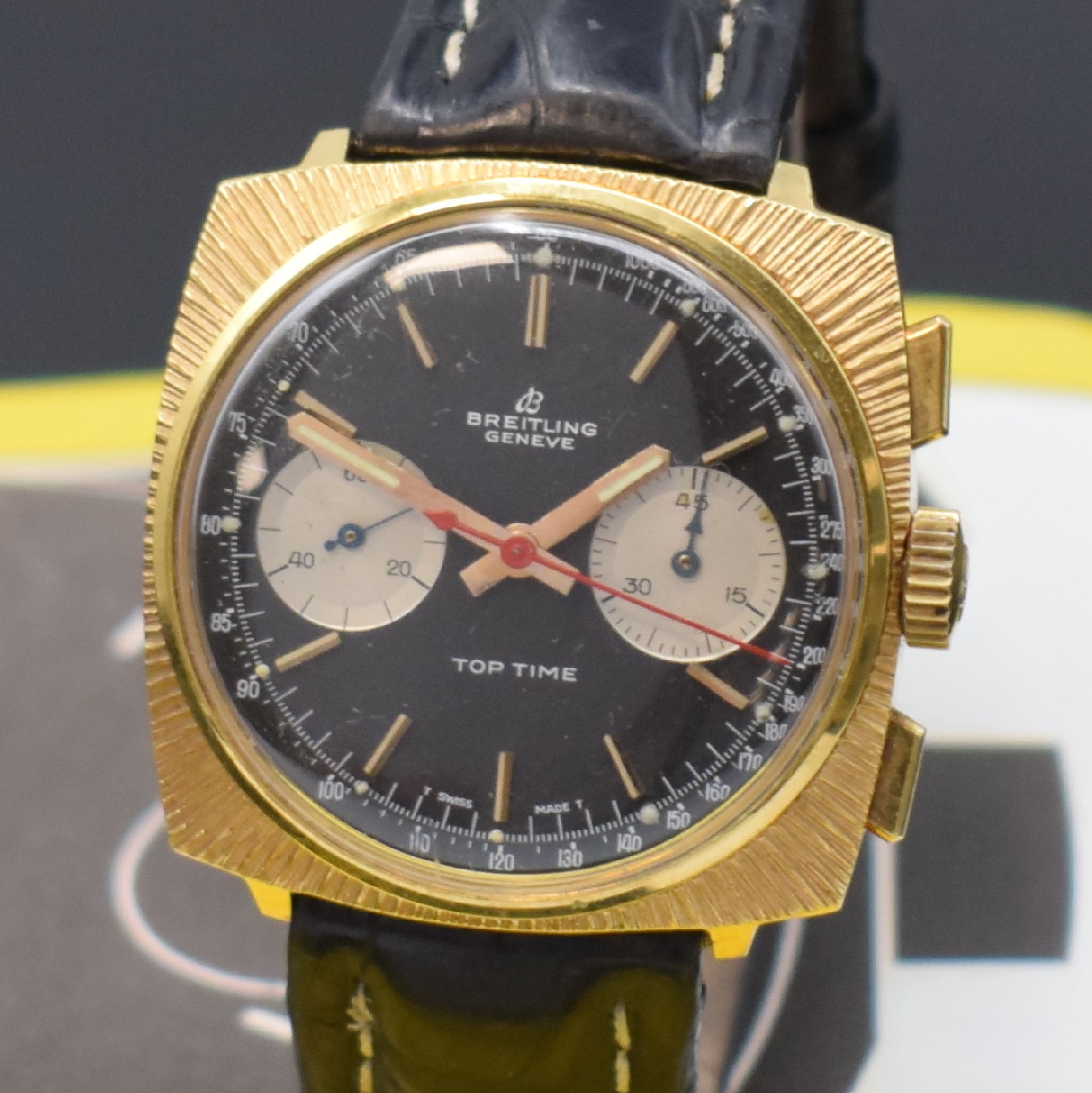 Detail a: BREITLING Top Time Herrenchronograph Referenz 2008, Schweiz um 1966, Handaufzug, verg. Carré-Cambré-Geh., gedr. Stahlboden, Borken- Lünette, ...