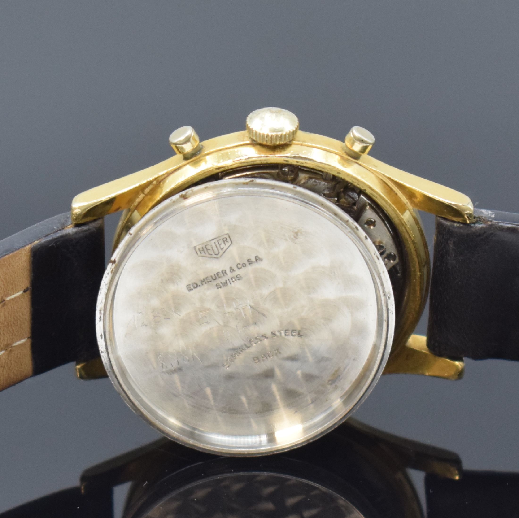 Detail e: HEUER Schaltradchronograph im vergoldeten Gehäuse, Schweiz um 1965, Handaufzug, Geh. m. verschr. Stahlboden, silb. orig. Zifferbl., gold. Indizes u. ...