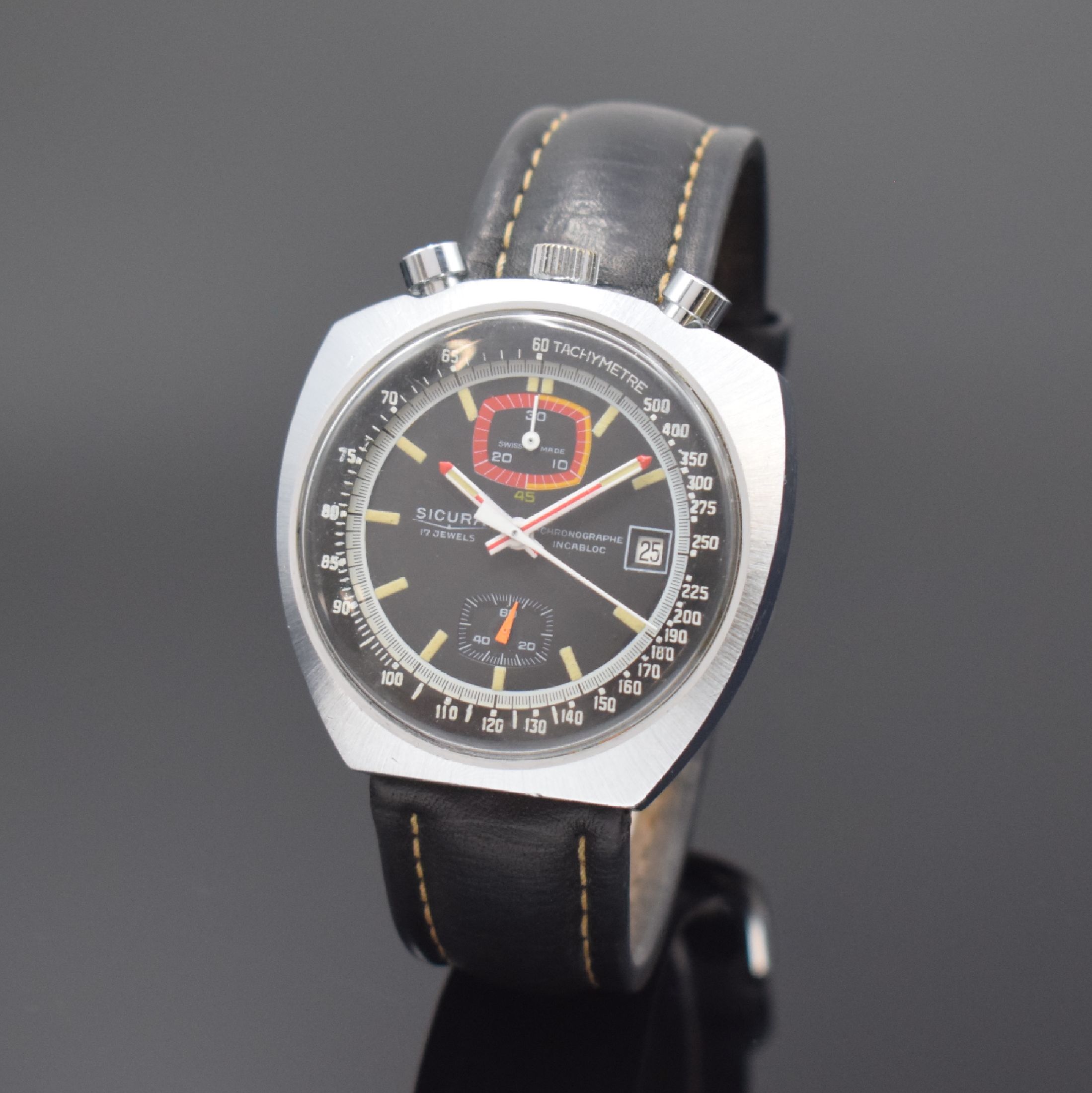 SICURA Bullhead ausgefallener Armbandchronograph, Schweiz um 1975, Handaufzug, verchr. Geh., Stahlboden verschr., Drücker u. Krone b. 12, ...