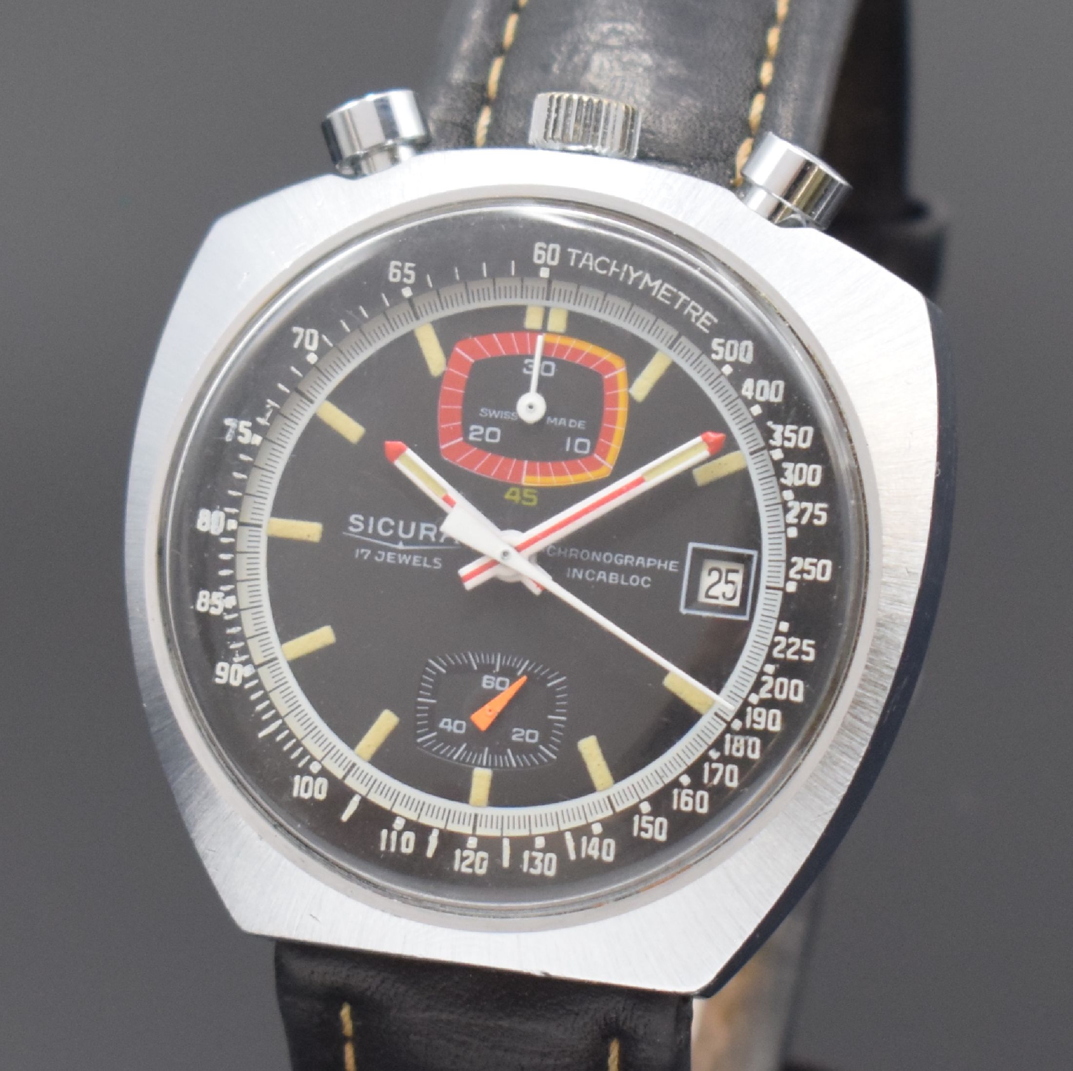 Detail a: SICURA Bullhead ausgefallener Armbandchronograph, Schweiz um 1975, Handaufzug, verchr. Geh., Stahlboden verschr., Drücker u. Krone b. 12, ...