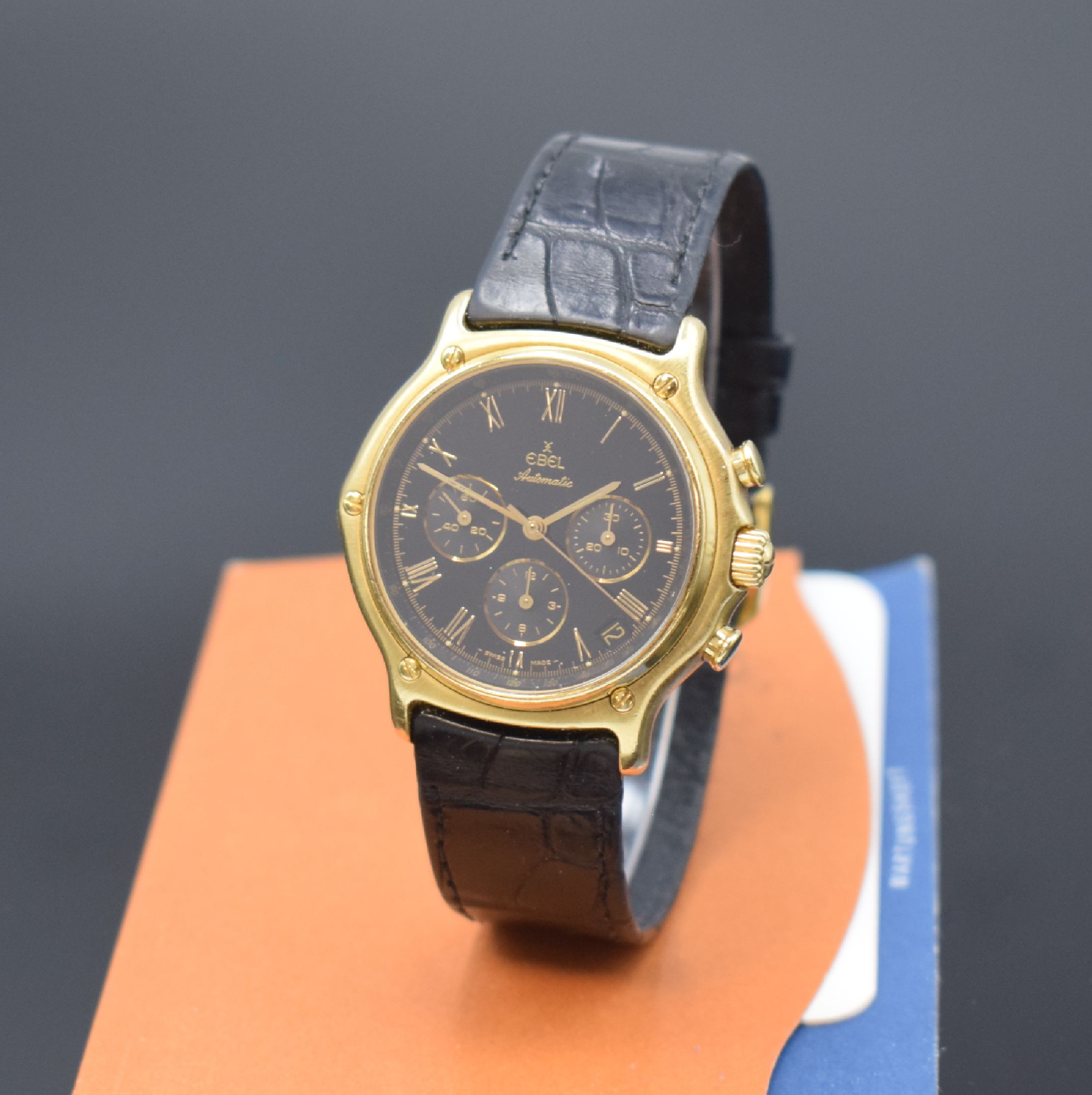 EBEL Automatic Chronograph Referenz 8134901 in GG 750/000, Schweiz lt. orig. Papier verk. 2000, Automatik, gedr. Geh., schwarzes Zifferbl., aufges. ...