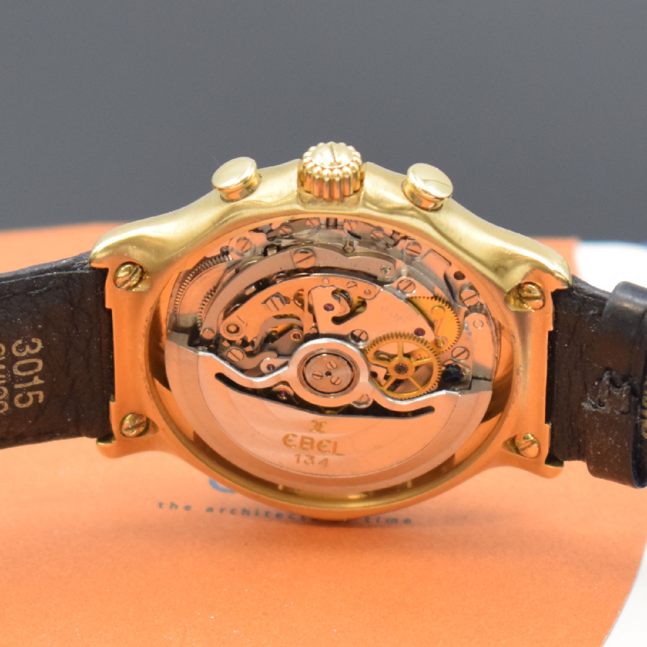 Detail d: EBEL Automatic Chronograph Referenz 8134901 in GG 750/000, Schweiz lt. orig. Papier verk. 2000, Automatik, gedr. Geh., schwarzes Zifferbl., aufges. ...