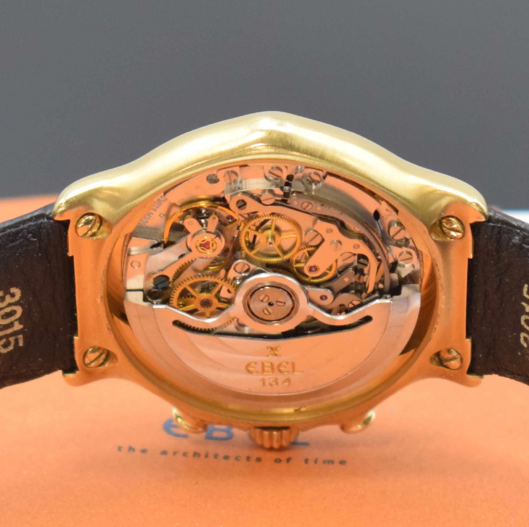 Detail e: EBEL Automatic Chronograph Referenz 8134901 in GG 750/000, Schweiz lt. orig. Papier verk. 2000, Automatik, gedr. Geh., schwarzes Zifferbl., aufges. ...