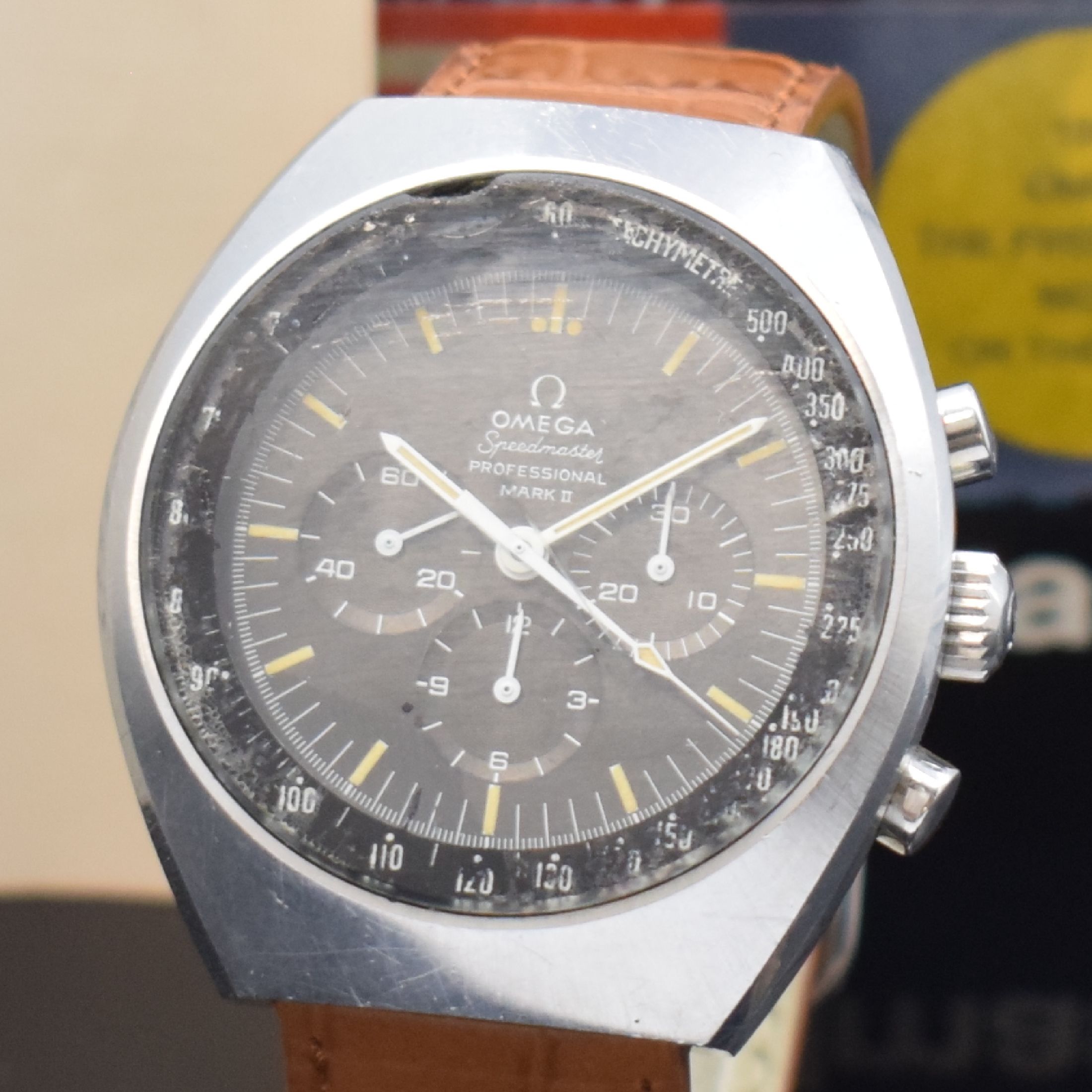 Detail a: OMEGA Speedmaster Mk II Herrenchronograph in Stahl Referenz 145.014 mit seltener original MOON-CRATER-BOX, Schweiz verk. lt. orig. Papier 12/1969, ...