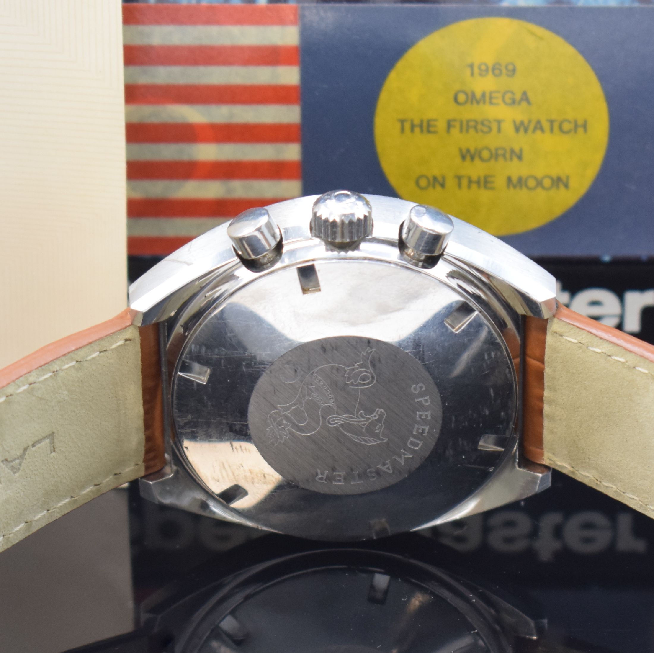 Detail c: OMEGA Speedmaster Mk II Herrenchronograph in Stahl Referenz 145.014 mit seltener original MOON-CRATER-BOX, Schweiz verk. lt. orig. Papier 12/1969, ...