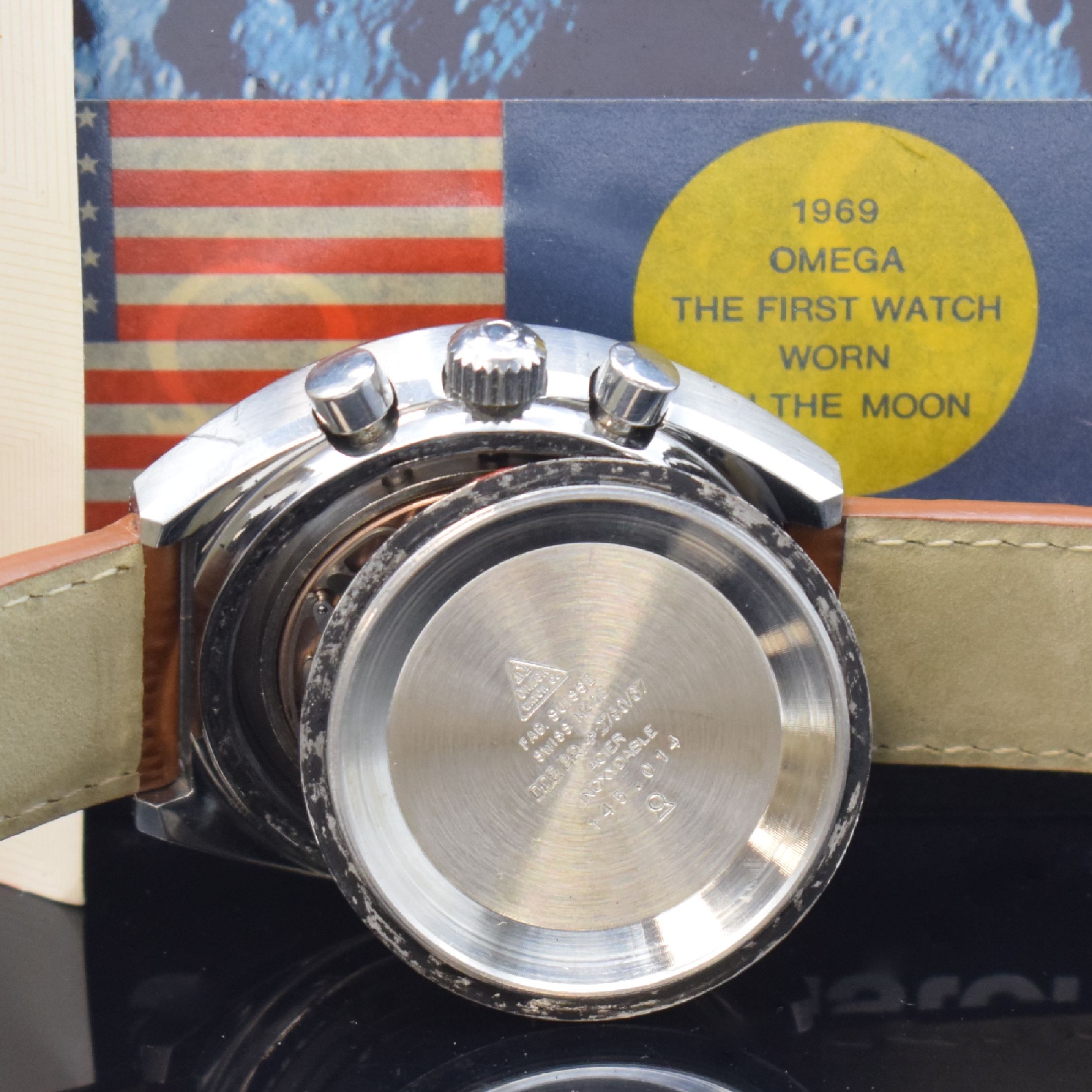 Detail e: OMEGA Speedmaster Mk II Herrenchronograph in Stahl Referenz 145.014 mit seltener original MOON-CRATER-BOX, Schweiz verk. lt. orig. Papier 12/1969, ...