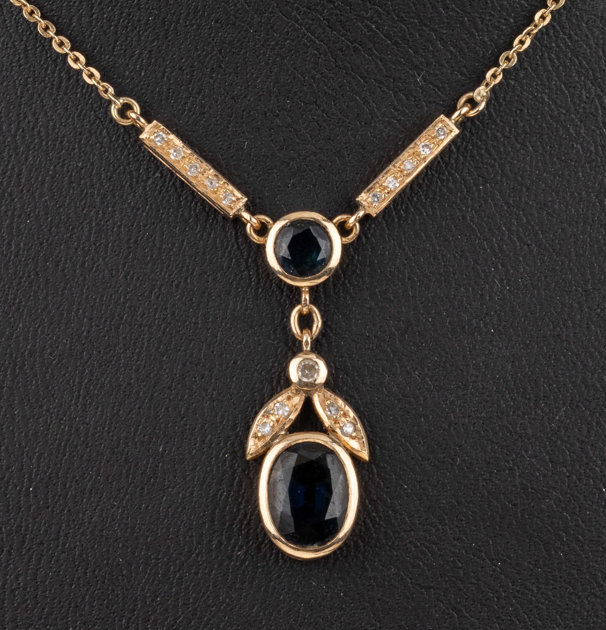 Detail a: 14 kt Gold Saphir Diamant Collier, GG 585/ 000, Mittelteil bes. mit 2 facett. Saphiren zus. ca. 1.50 ct, kl. Diamantbesatz zus. ca. 0.15 ct ...