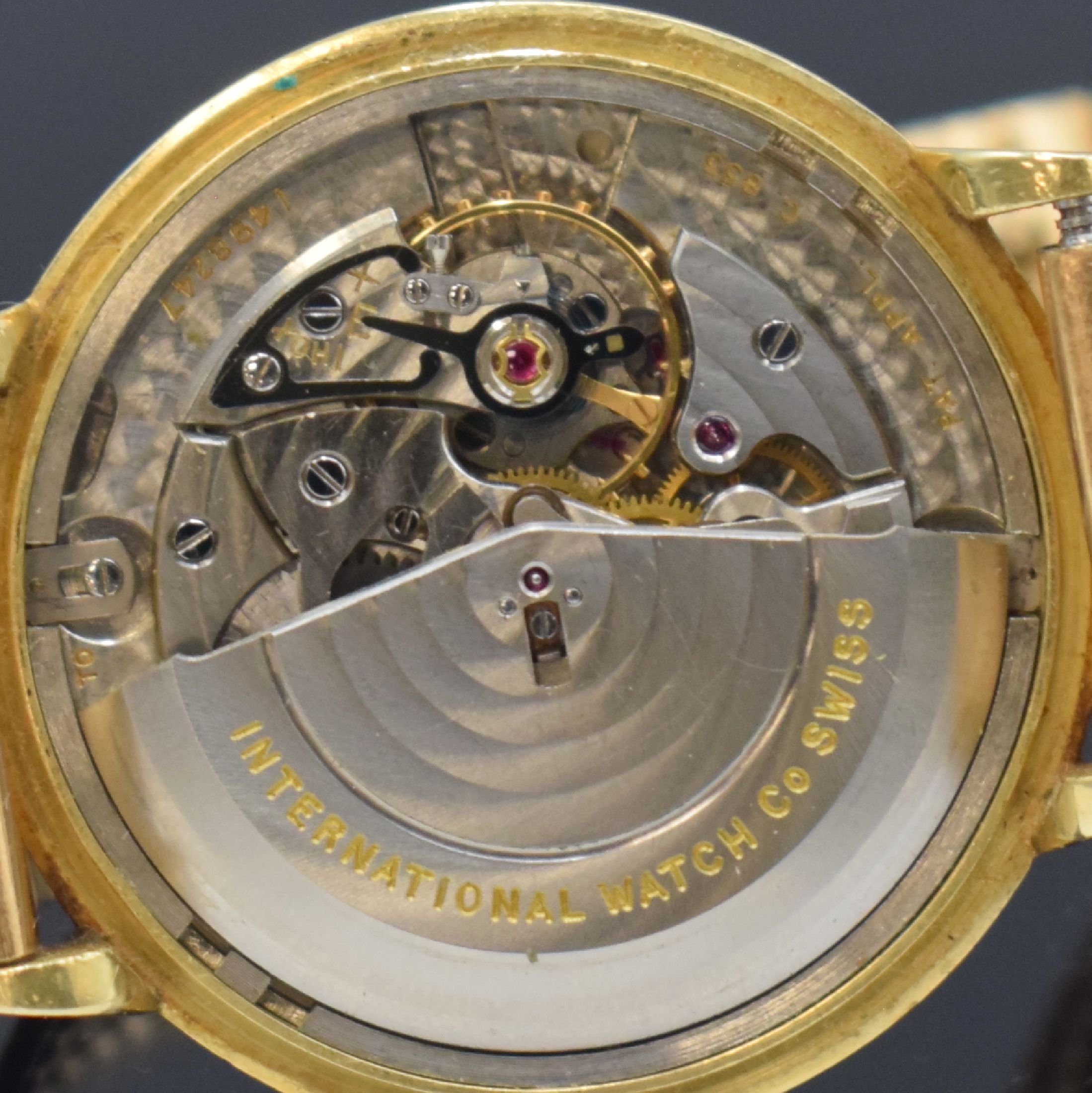 Detail h: IWC Automatic Yard Armbanduhr in GG 750/000 am neutralen Goldband in RG 750/000, Schweiz um 1960, 2-tlg. Geh., Boden aufgedr., orig. Krone, silb. ...