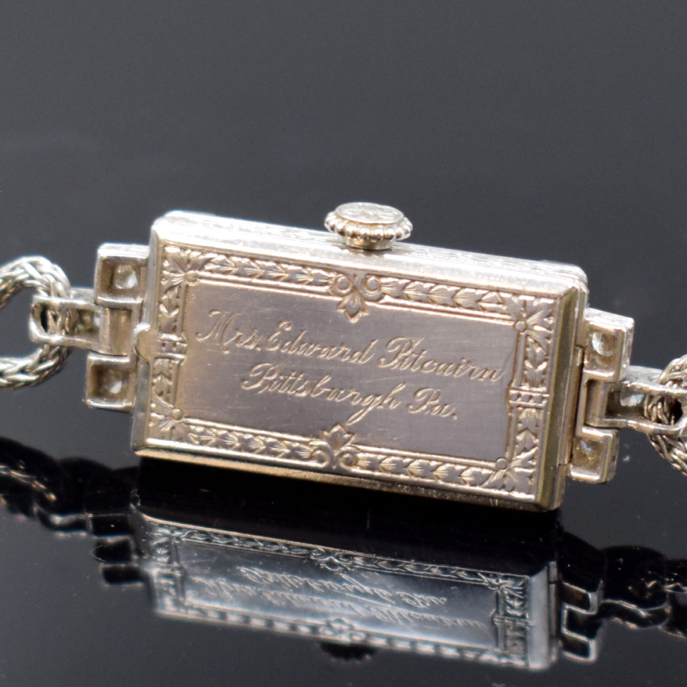 Detail d: C.H.MEYLAN Brassus für GROGAN Co sehr feine diamantbesetzte Art-Deco Damenuhr in Platin, Schweiz / USA um 1920, Handaufzug, floral verziertes ...