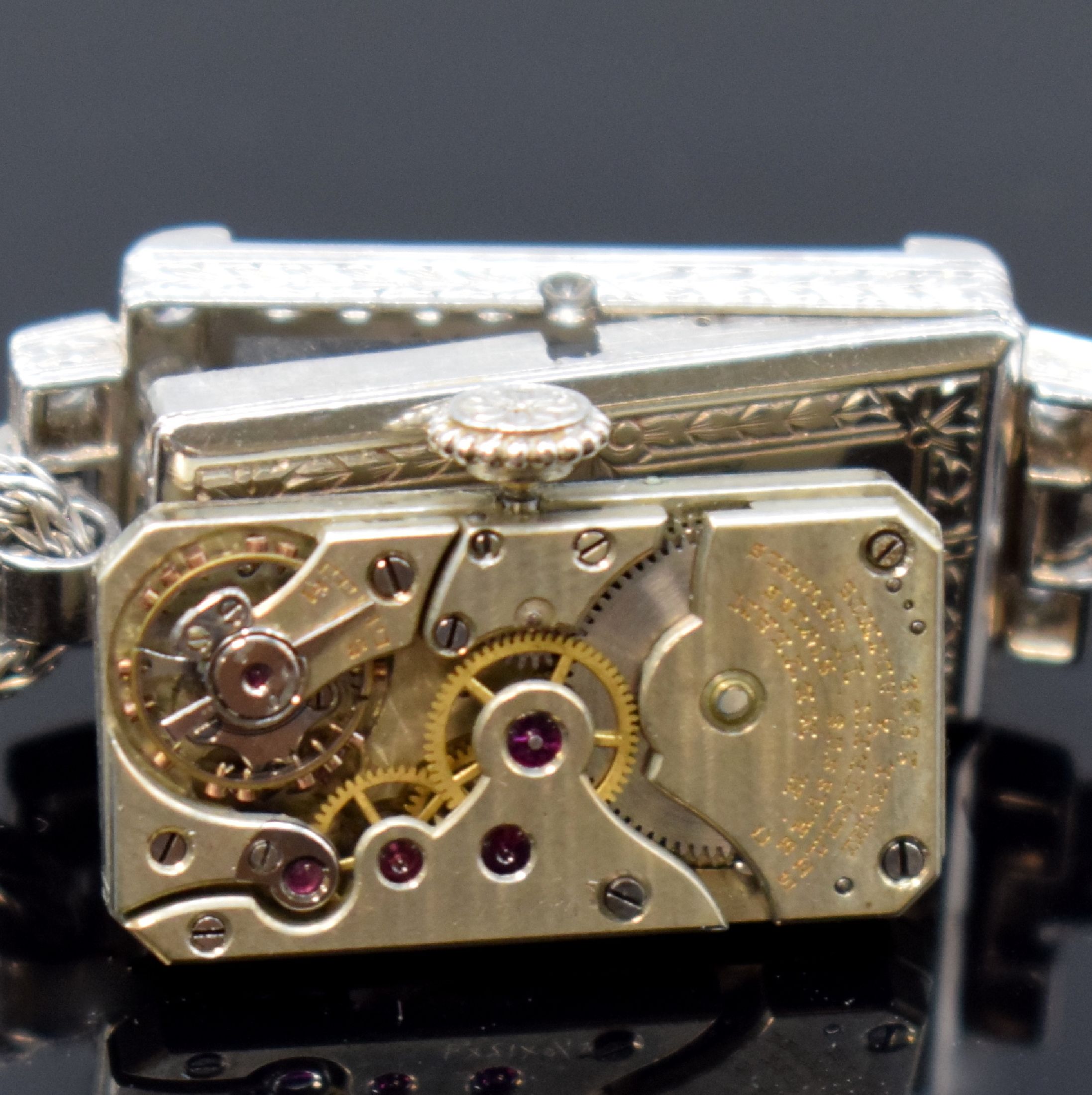 Detail e: C.H.MEYLAN Brassus für GROGAN Co sehr feine diamantbesetzte Art-Deco Damenuhr in Platin, Schweiz / USA um 1920, Handaufzug, floral verziertes ...