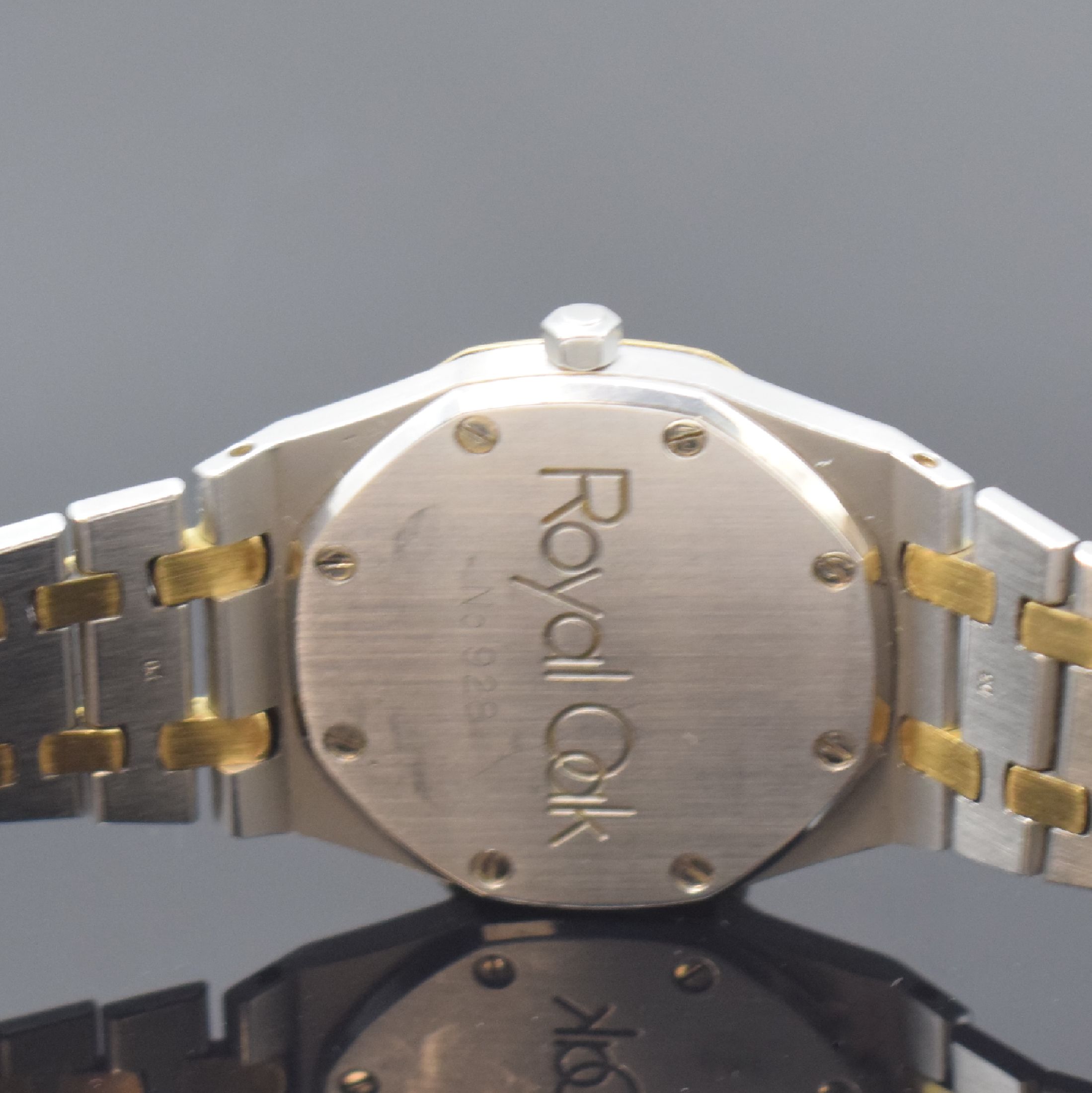 Detail f: AUDEMARS PIGUET Royal Oak Referenz 14100SA Armbanduhr in Stahl/Gold, Schweiz um 1980, Automatik, Lünette gegen Boden 8-fach verschr. Geh., integr. ...