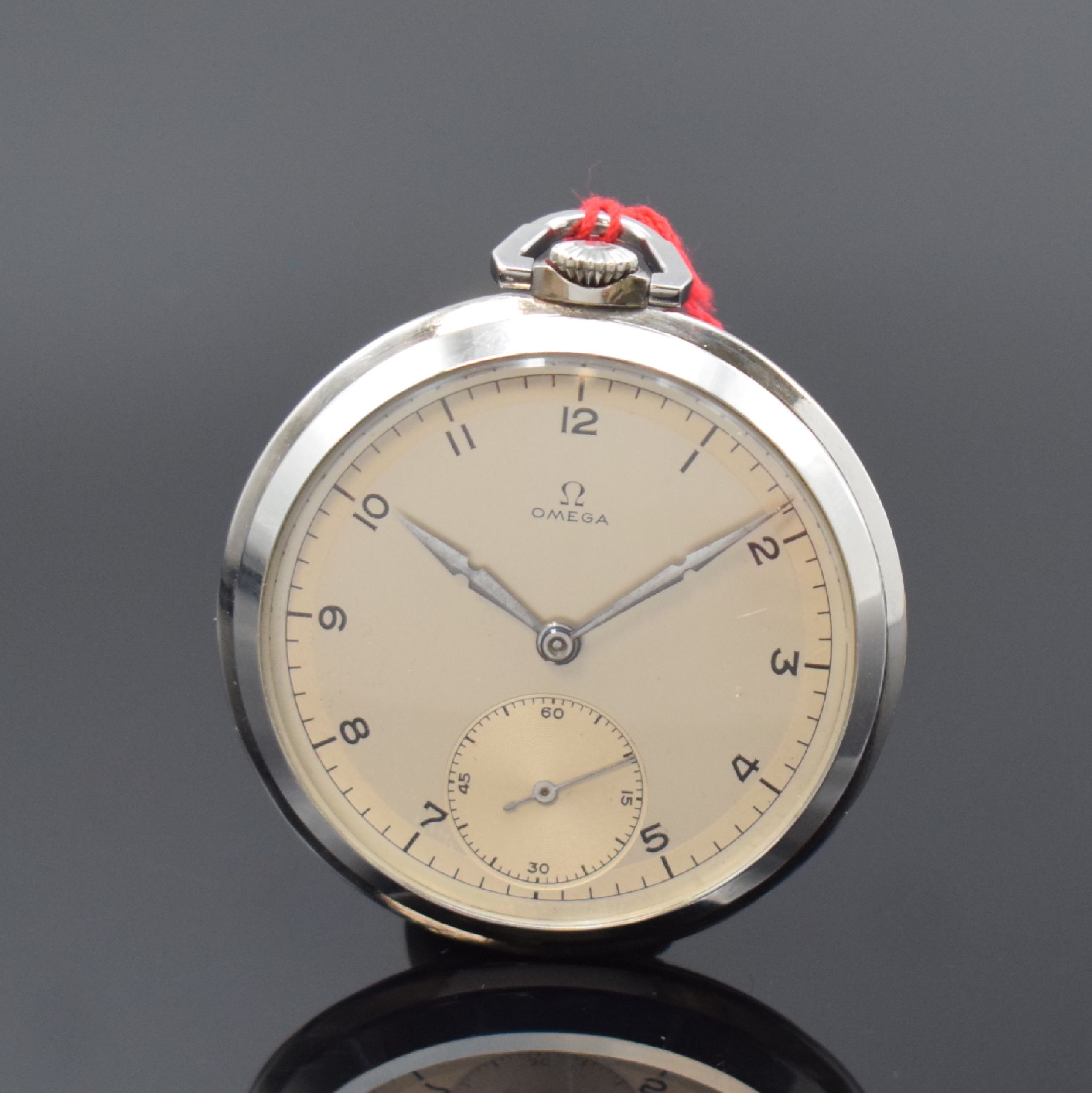 OMEGA Art-Deco Taschenuhr in Stahl, Schweiz um 1938, 3-tlg. Geh., Boden u. Glasrand aufgedr., silb. Duoton-Zifferbl., arab. Zahlen, silb. Zeiger, kl. ...